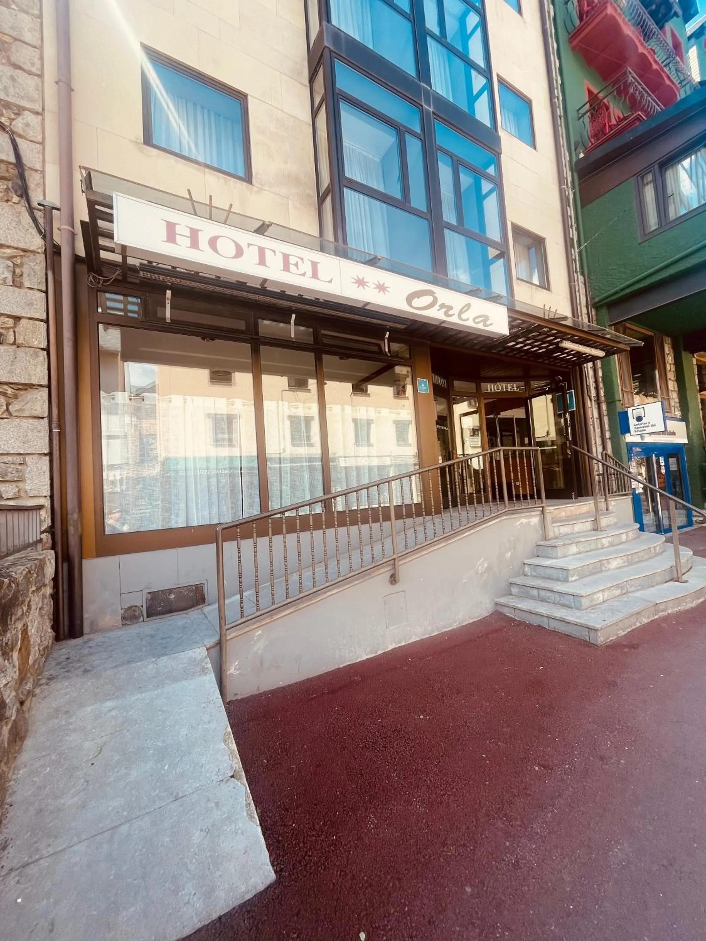 Restaurant/places to eat in Hotel Orla