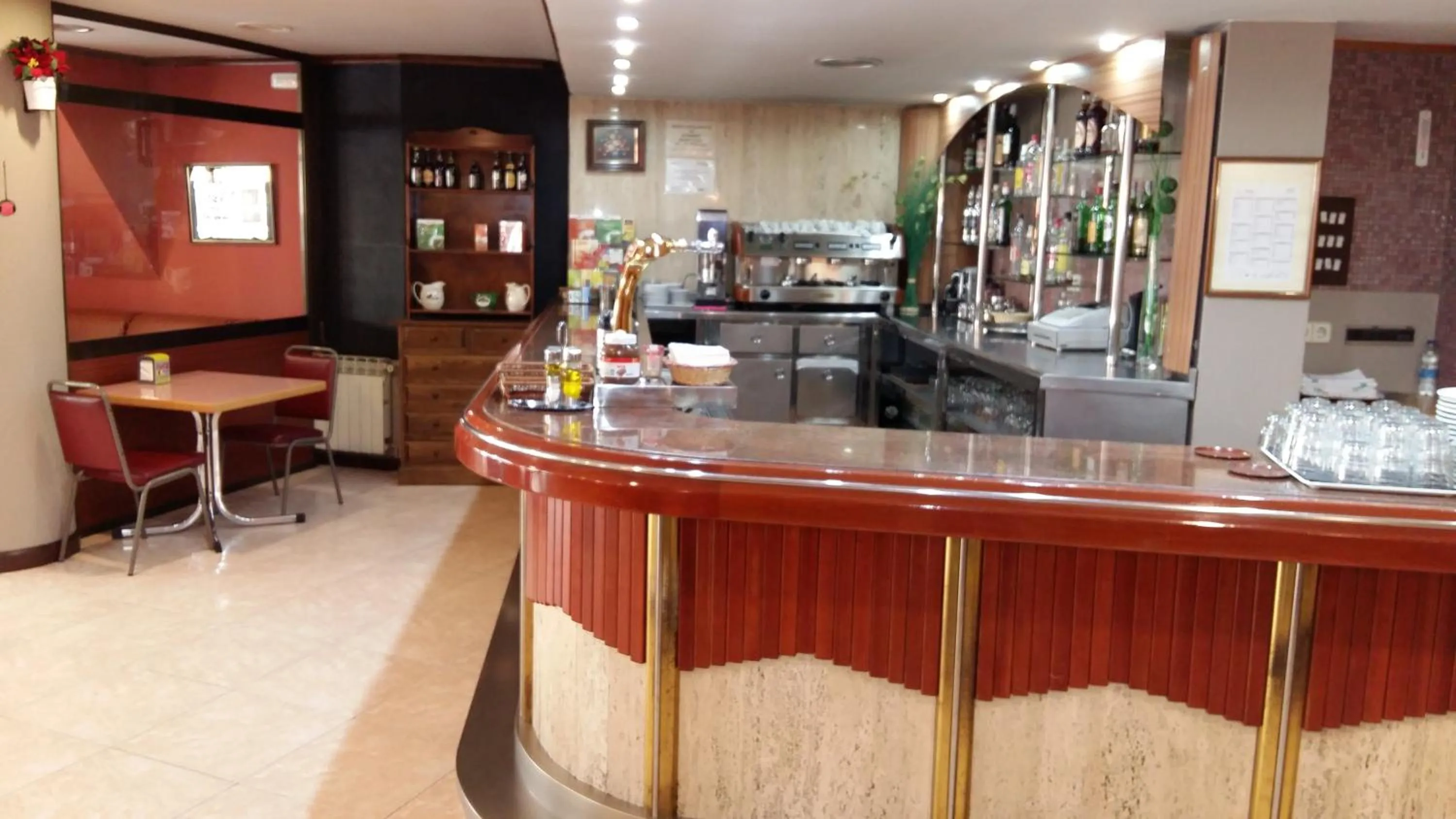 Restaurant/places to eat in Hotel Orla