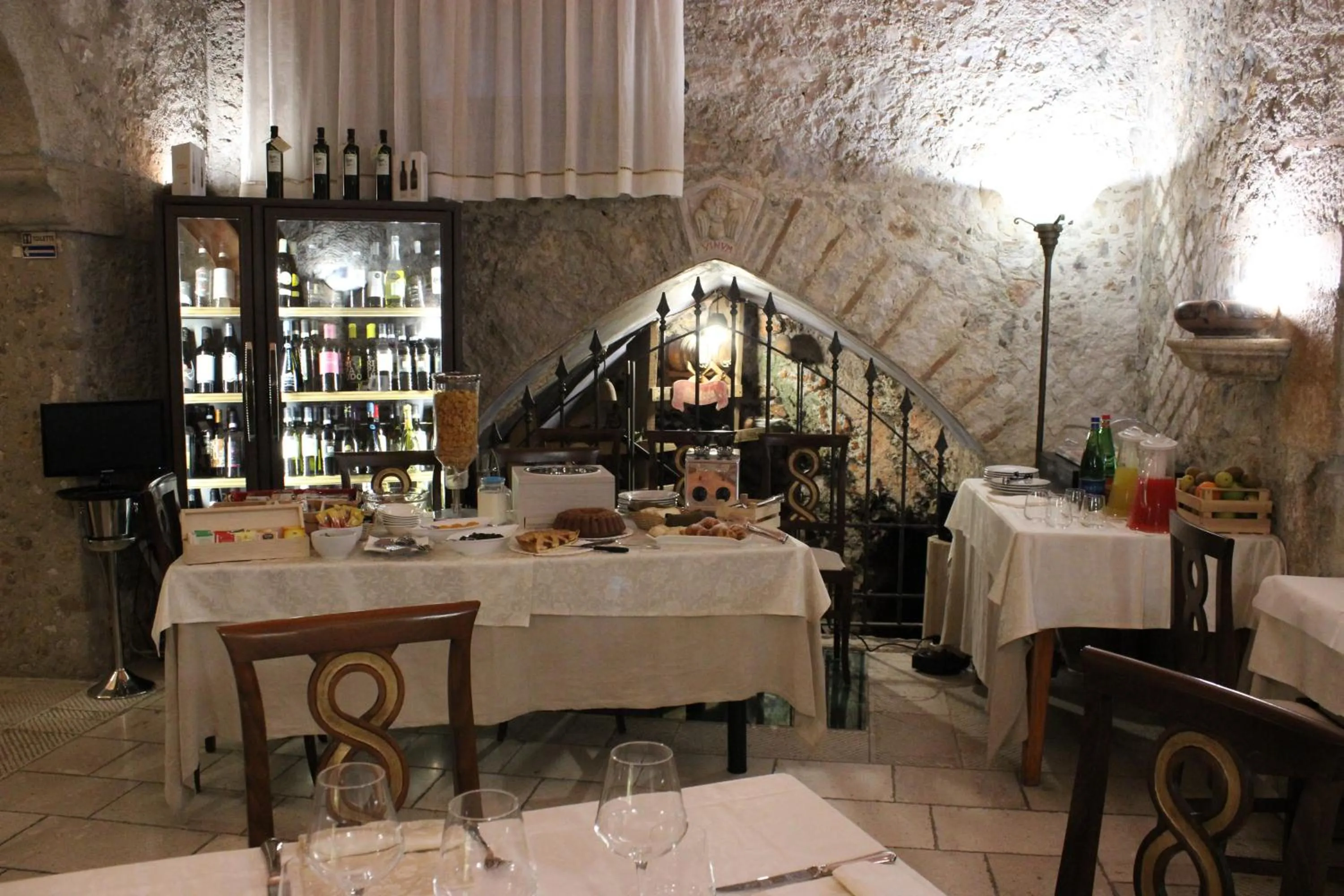 Buffet breakfast in Villa Cosilinum