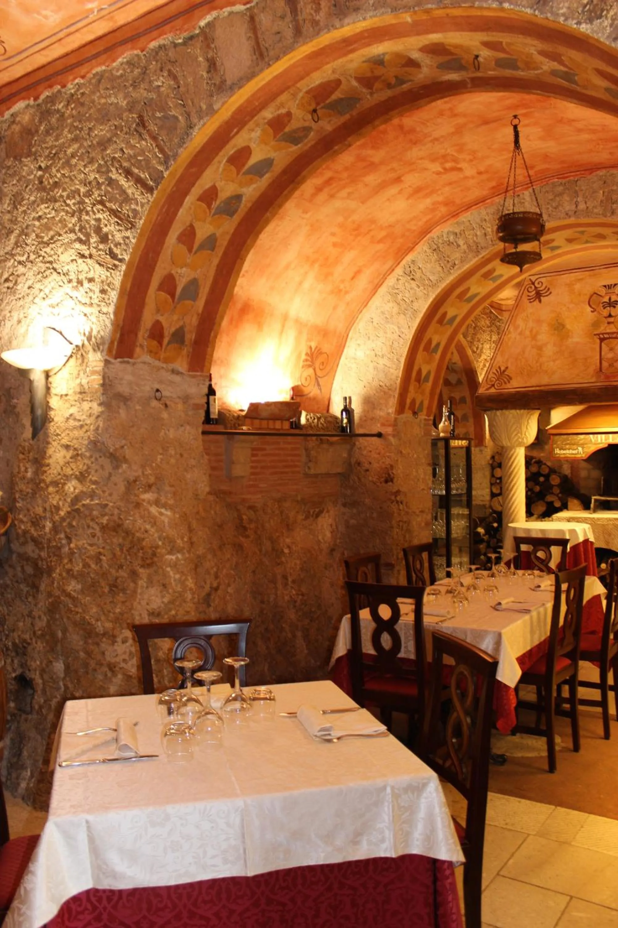 Restaurant/places to eat in Villa Cosilinum