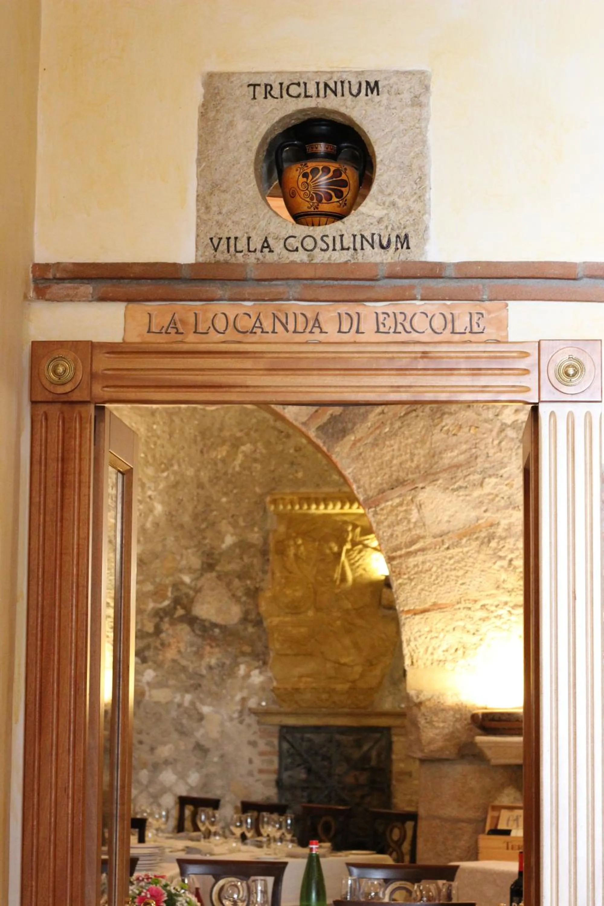 Restaurant/places to eat in Villa Cosilinum