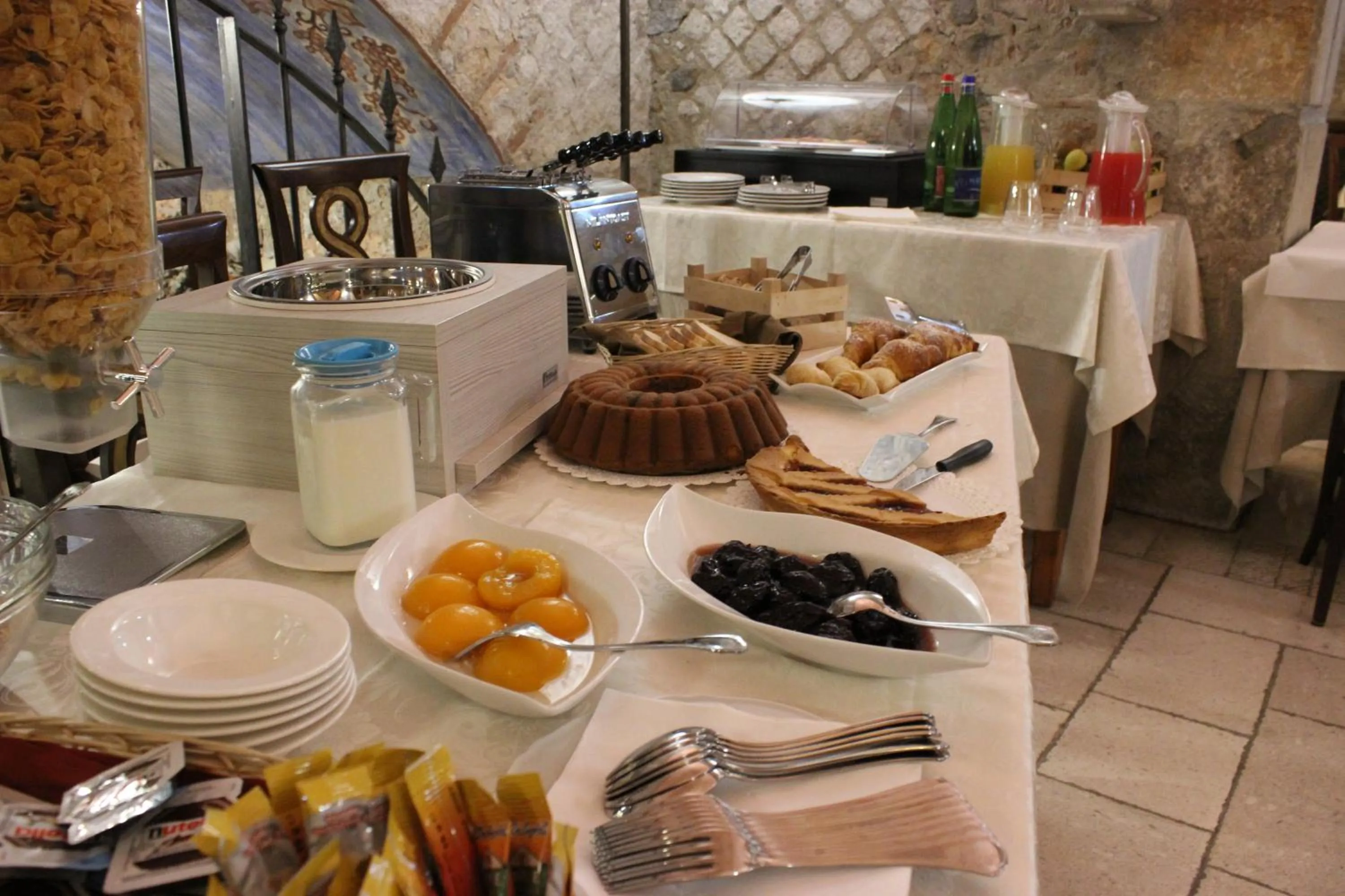 Buffet breakfast in Villa Cosilinum