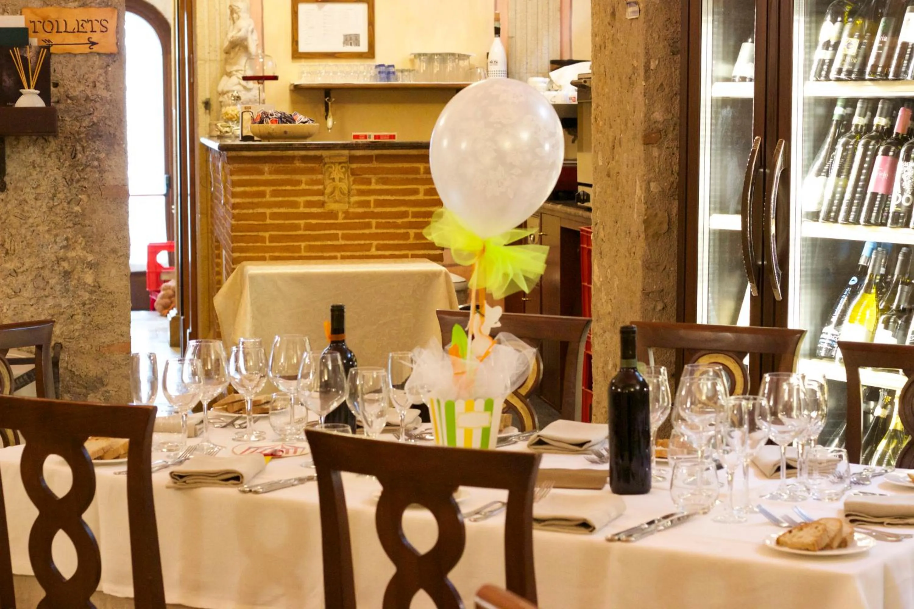 Restaurant/places to eat in Villa Cosilinum