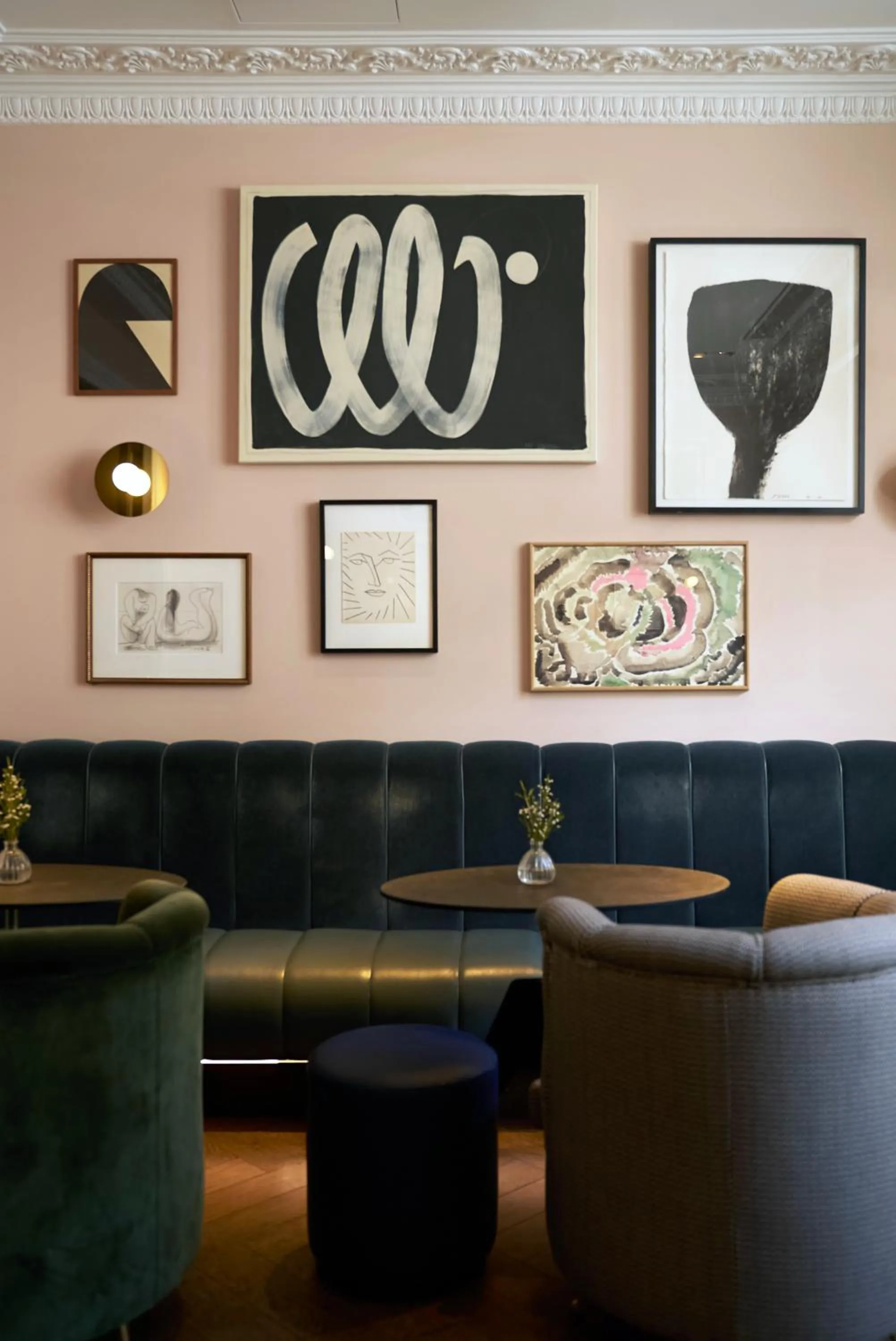 Seating area in The Laslett