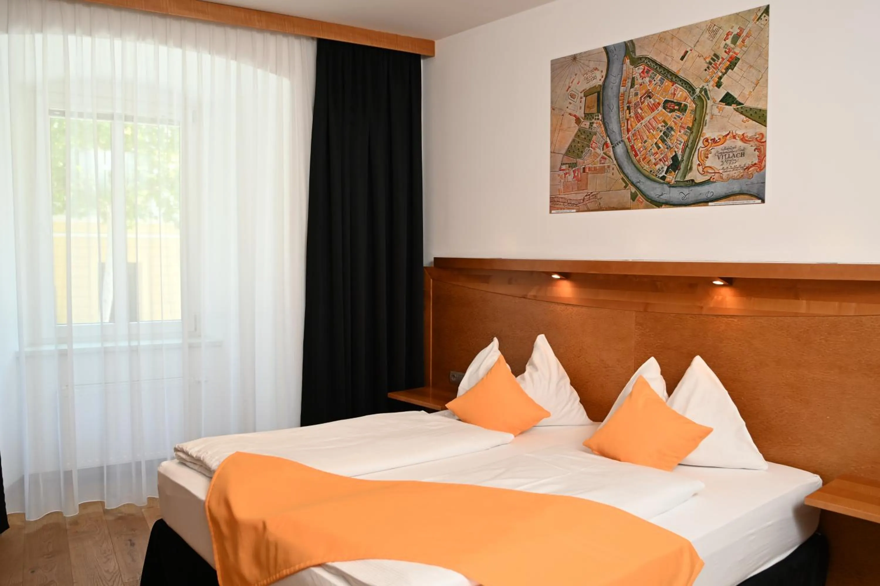 Photo of the whole room, Bed in Boutique Hotel Goldenes Lamm Villach