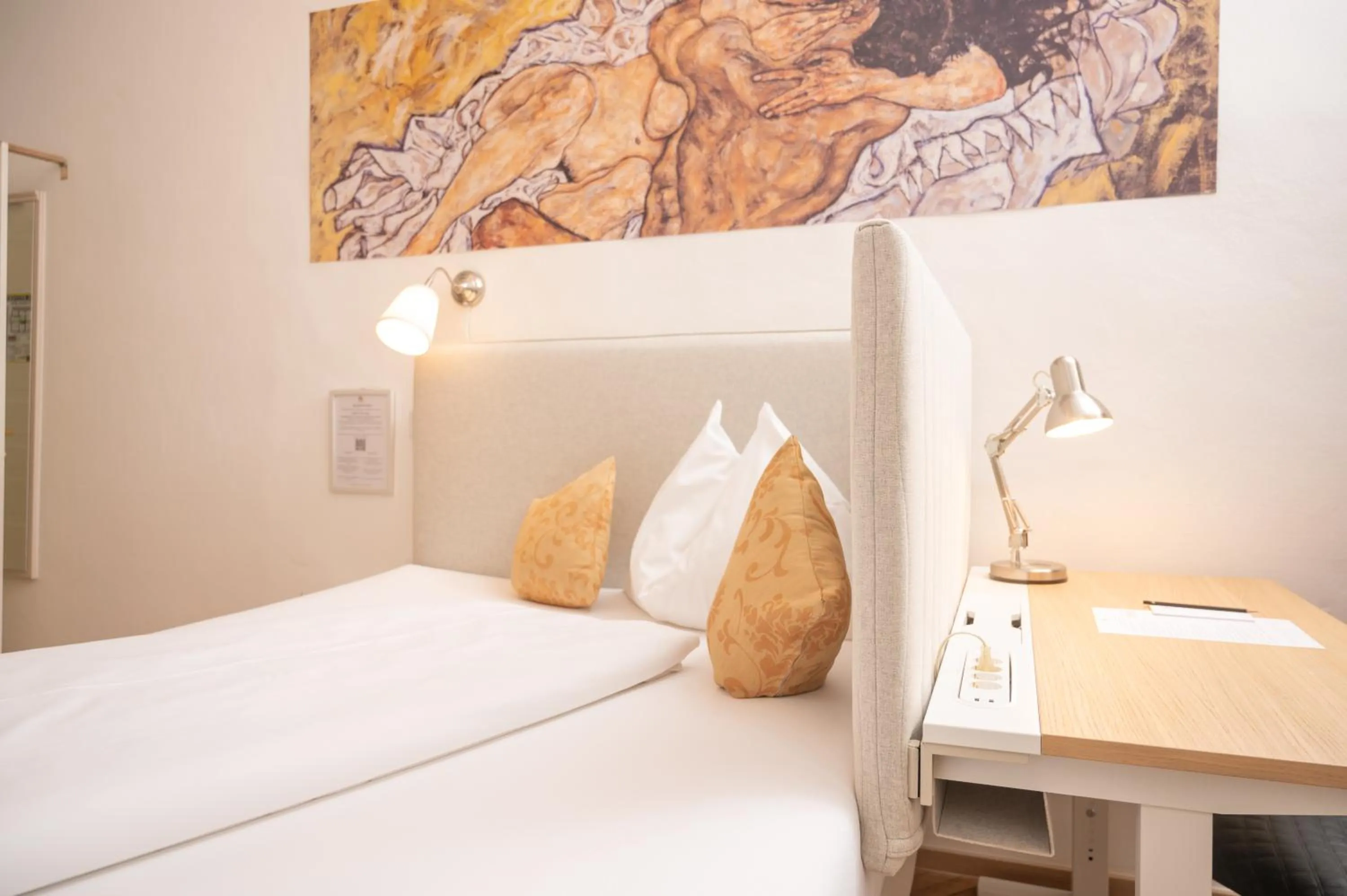 Photo of the whole room, Bed in Boutique Hotel Goldenes Lamm Villach