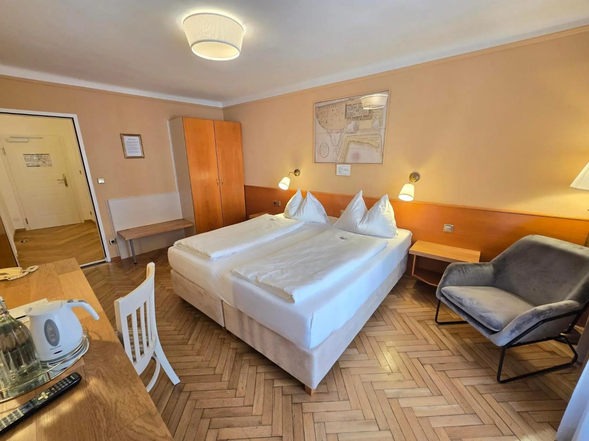 Photo of the whole room, Bed in Boutique Hotel Goldenes Lamm Villach