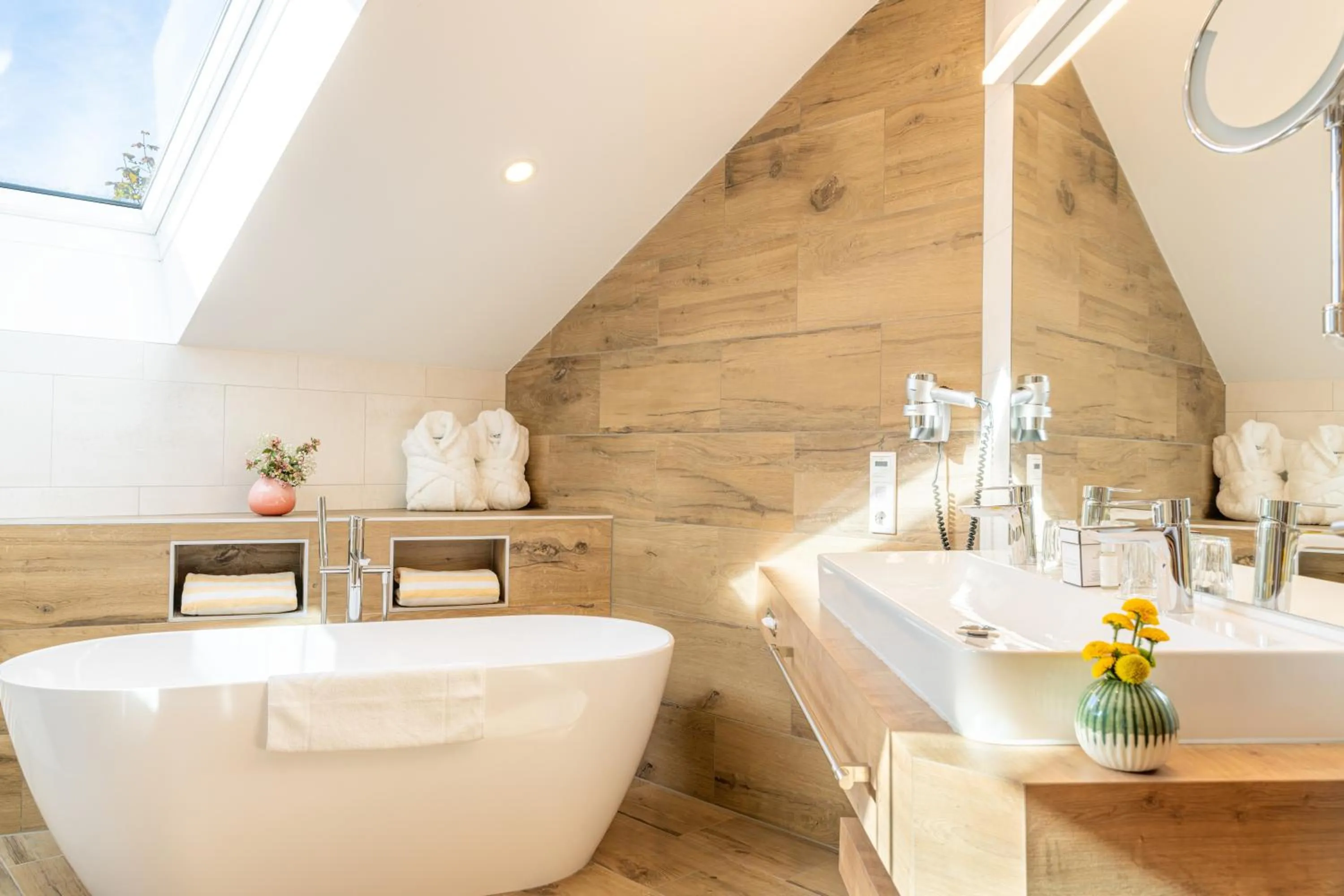 Bathroom in Romantik Hotel Die Gersberg Alm mit Panoramablick auf Salzburg