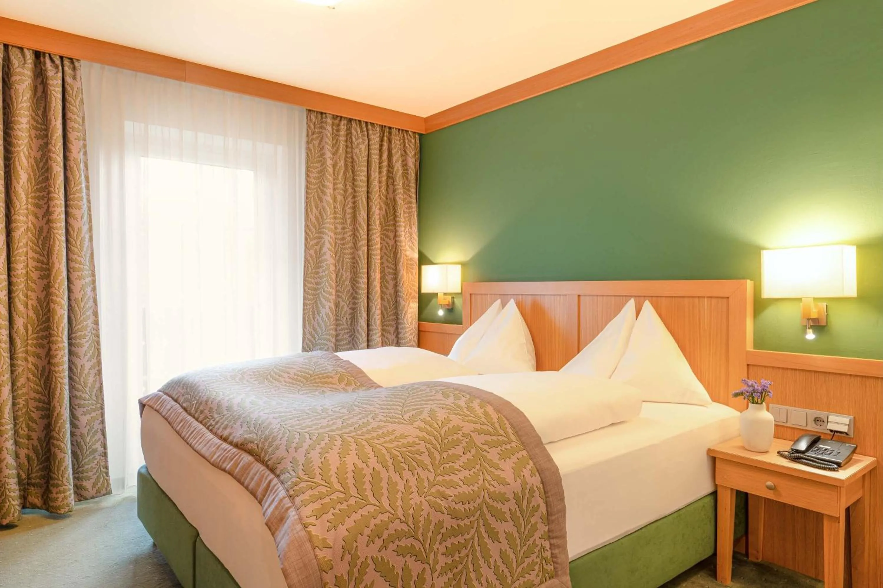 Photo of the whole room, Bed in Romantik Hotel Die Gersberg Alm mit Panoramablick auf Salzburg