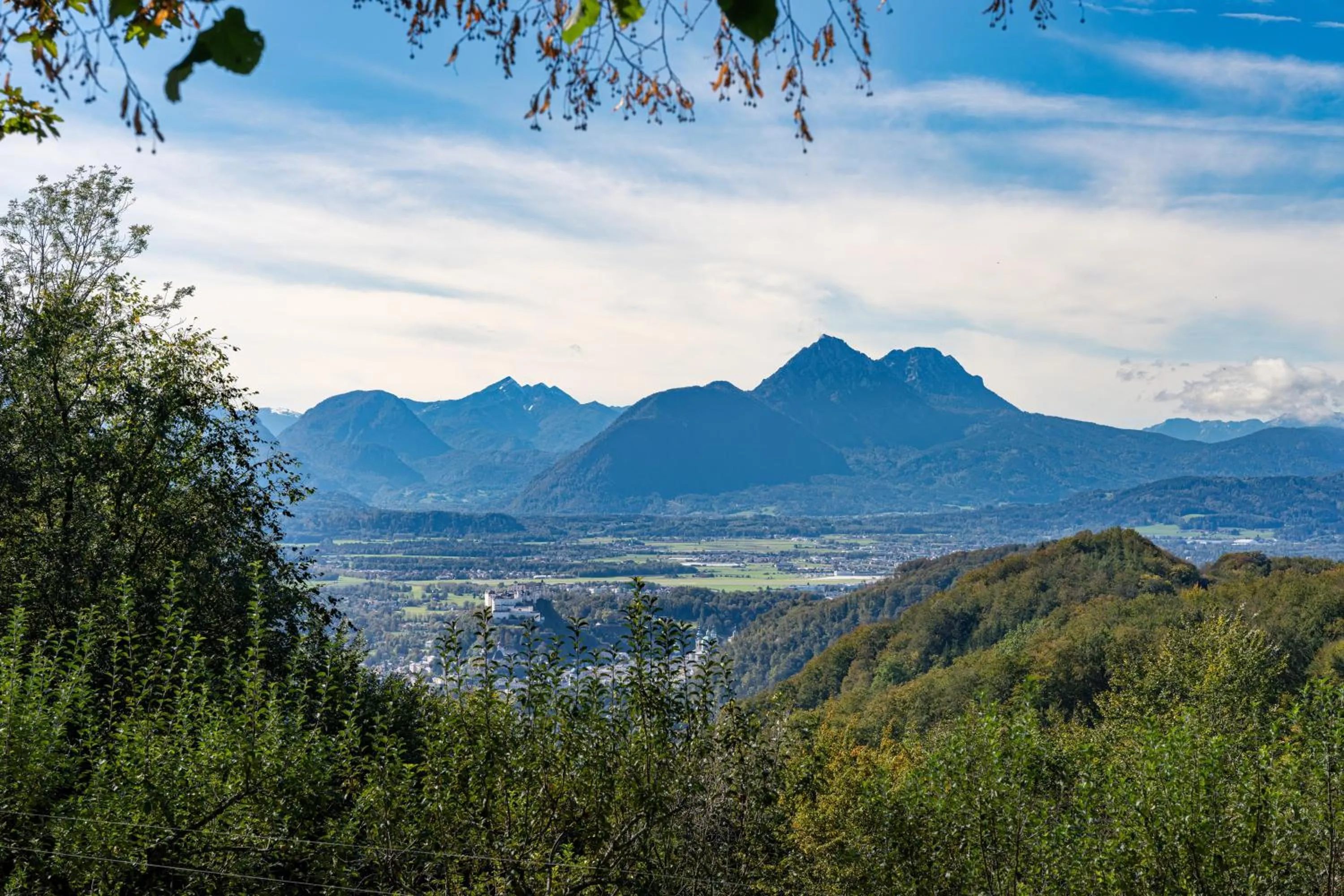 Day in Romantik Hotel Die Gersberg Alm mit Panoramablick auf Salzburg
