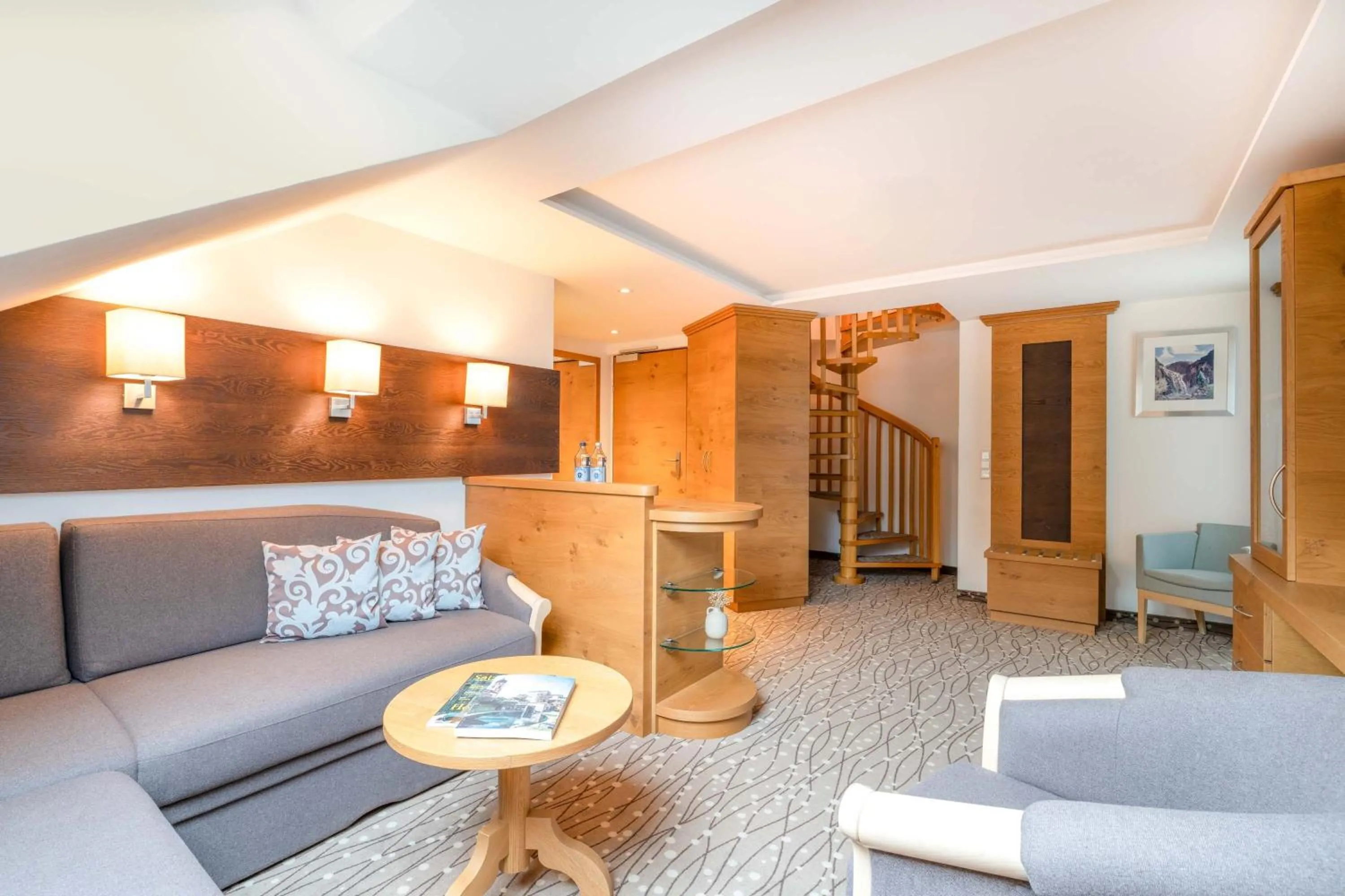 Living room in Romantik Hotel Die Gersberg Alm mit Panoramablick auf Salzburg