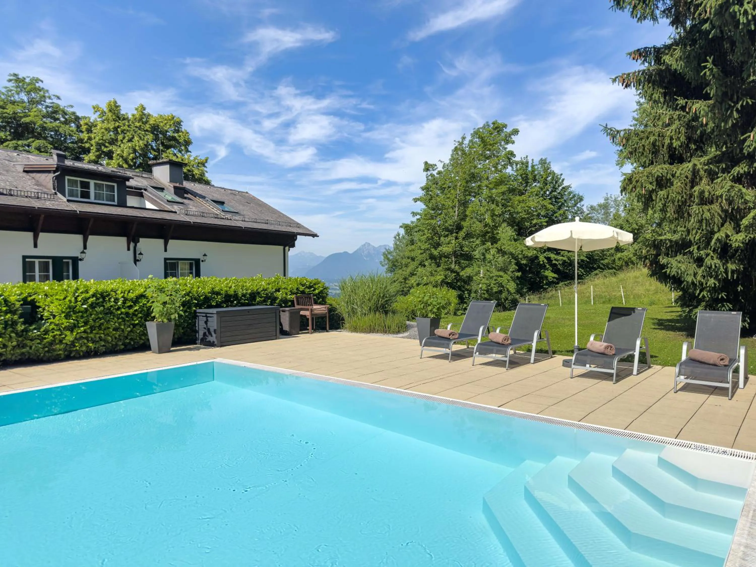 Garden in Romantik Hotel Die Gersberg Alm mit Panoramablick auf Salzburg