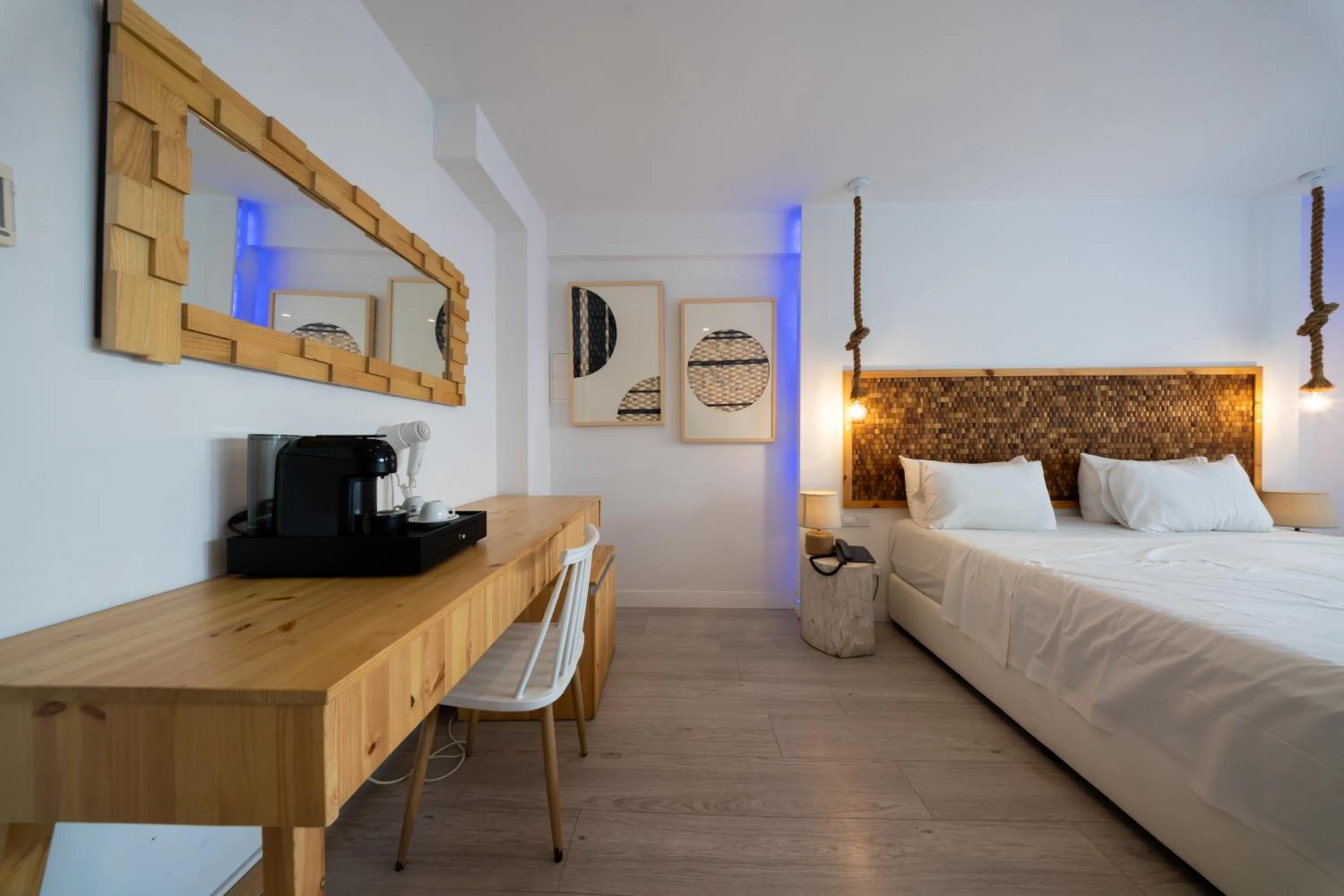 Coffee/tea facilities, Bed in Blue Harbour Boutique