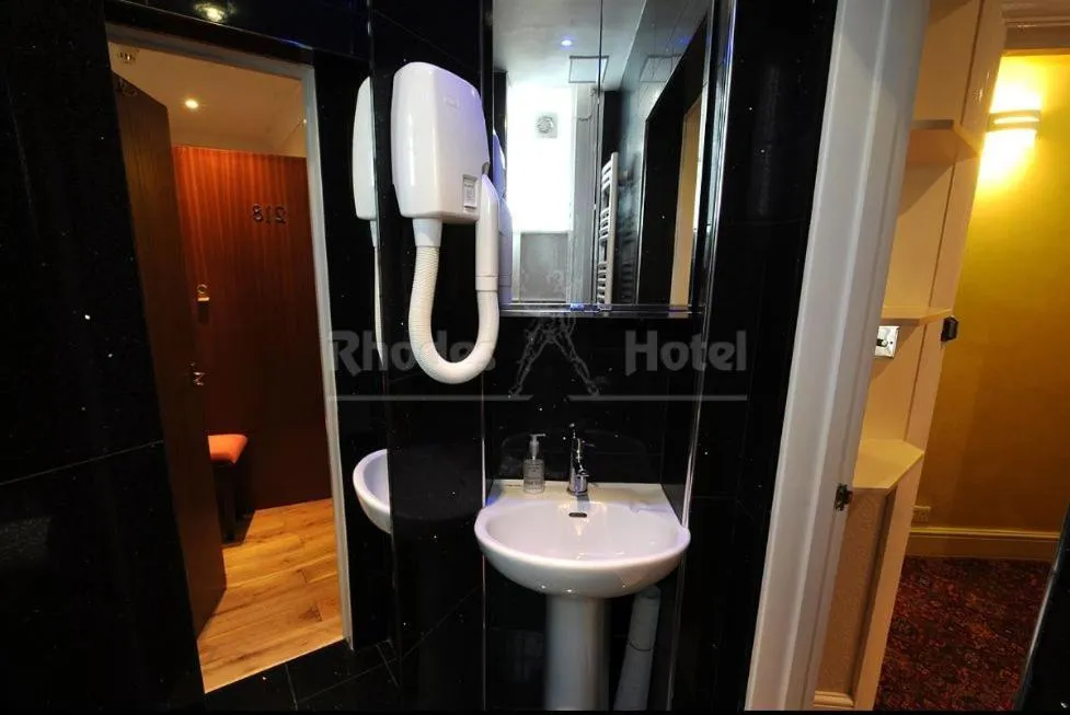 Bathroom in Rhodes Hotel