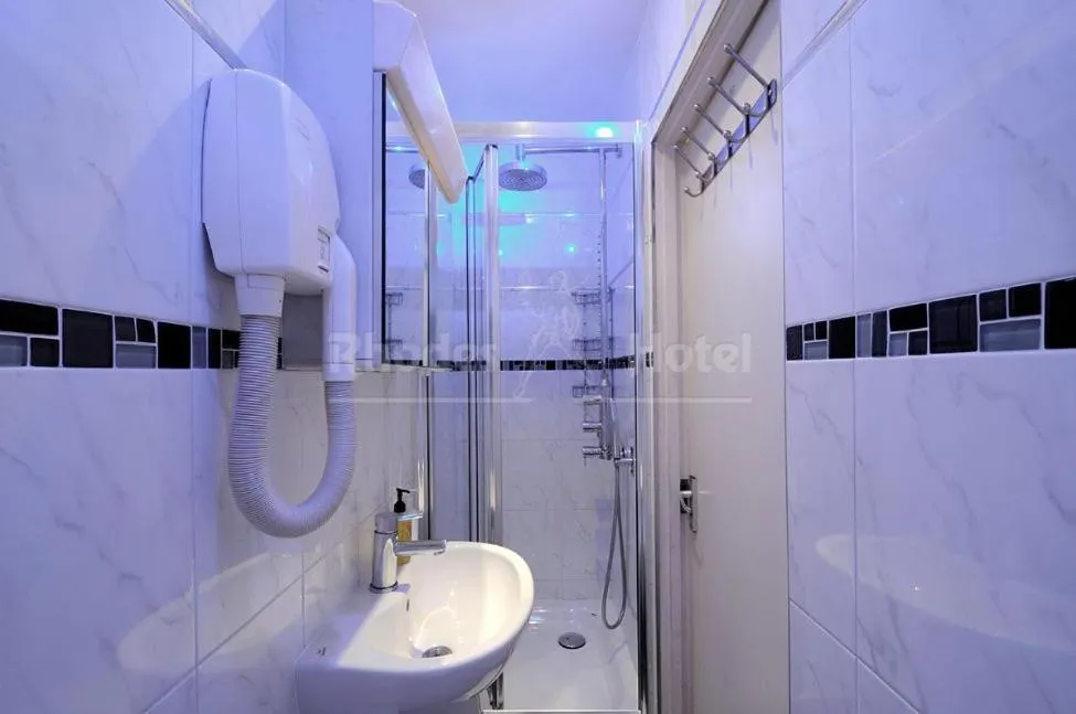 Bathroom in Rhodes Hotel