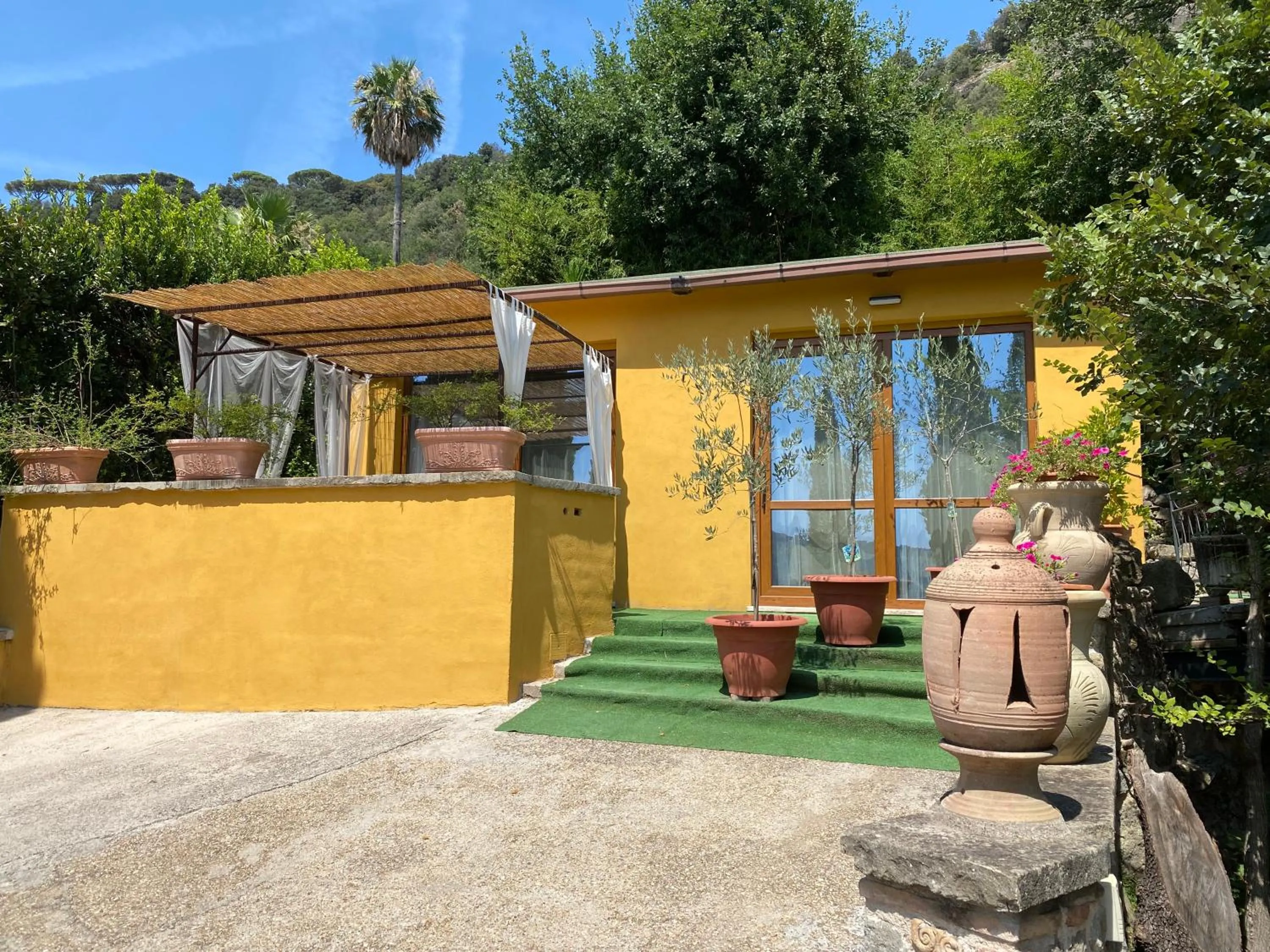 Property building in Il Nido del Falco