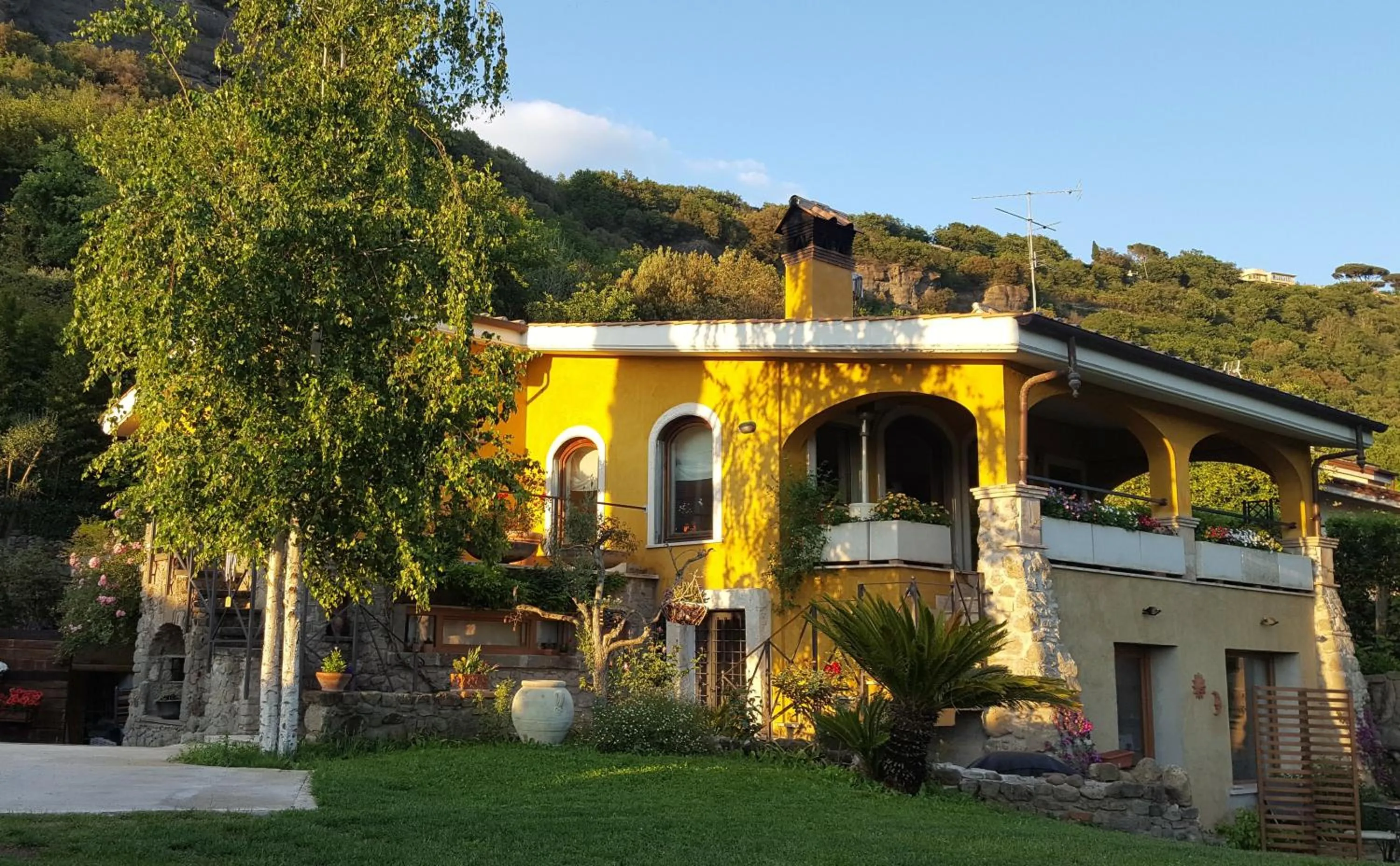 Property building in Il Nido del Falco