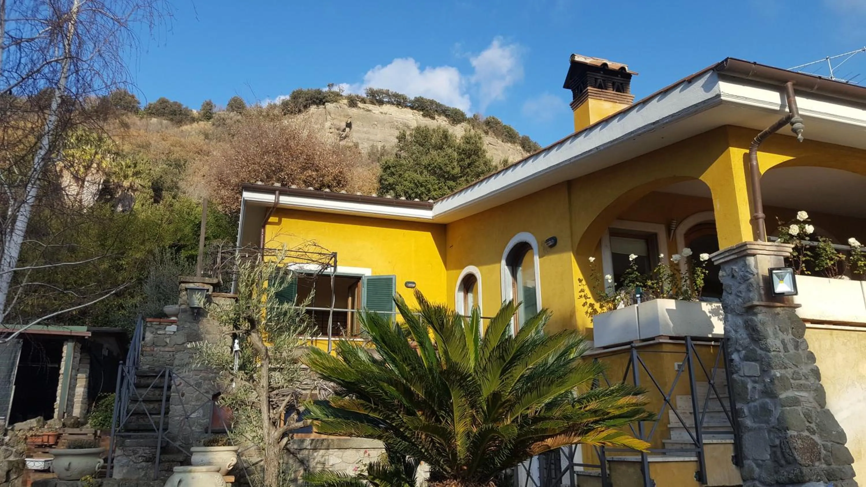 Property building in Il Nido del Falco