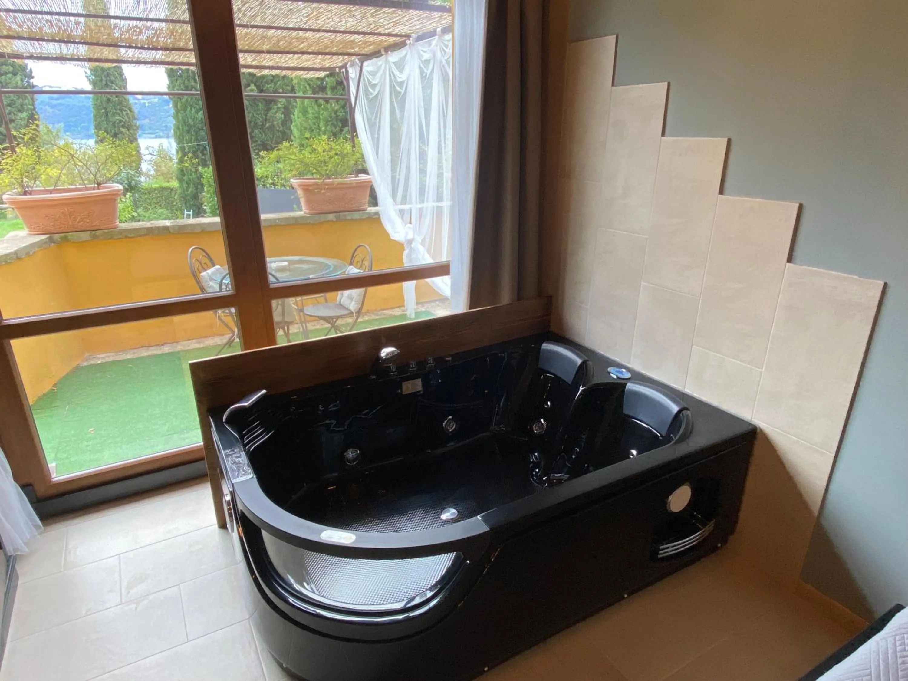 Hot Tub in Il Nido del Falco