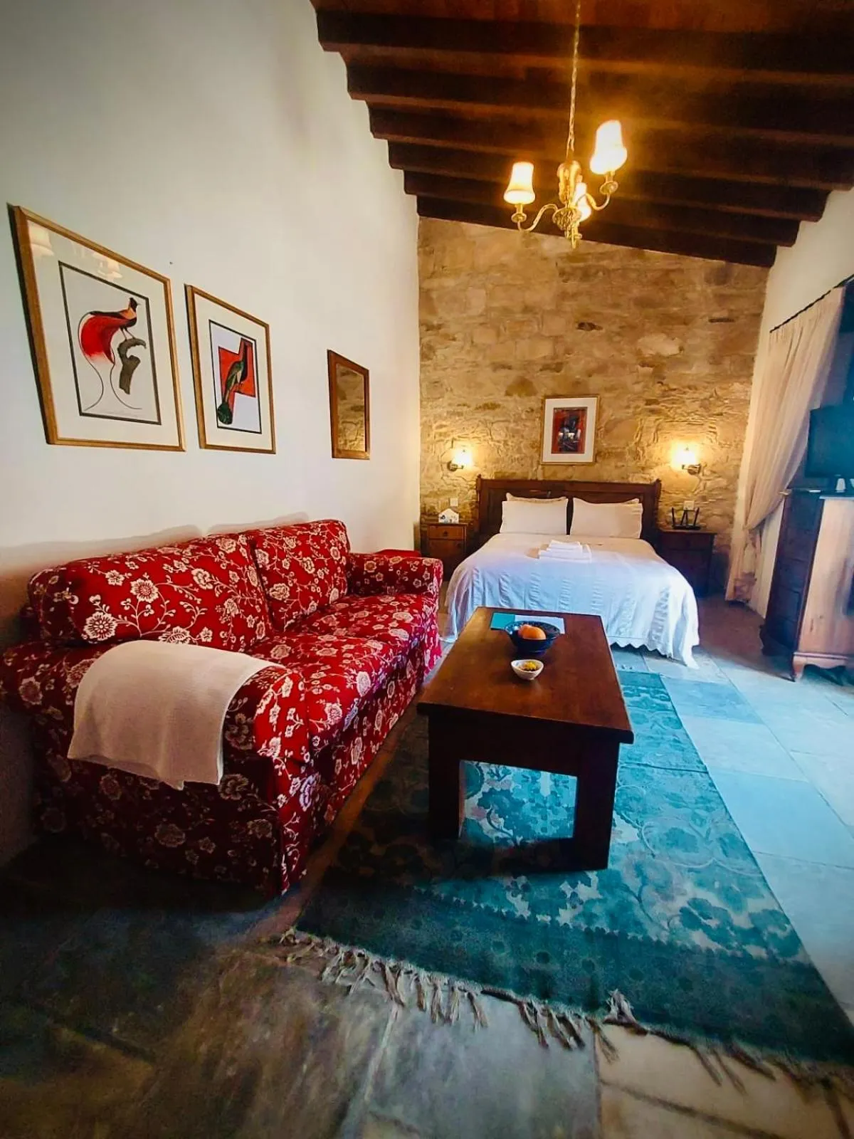 Living room, Bed in Niki's House