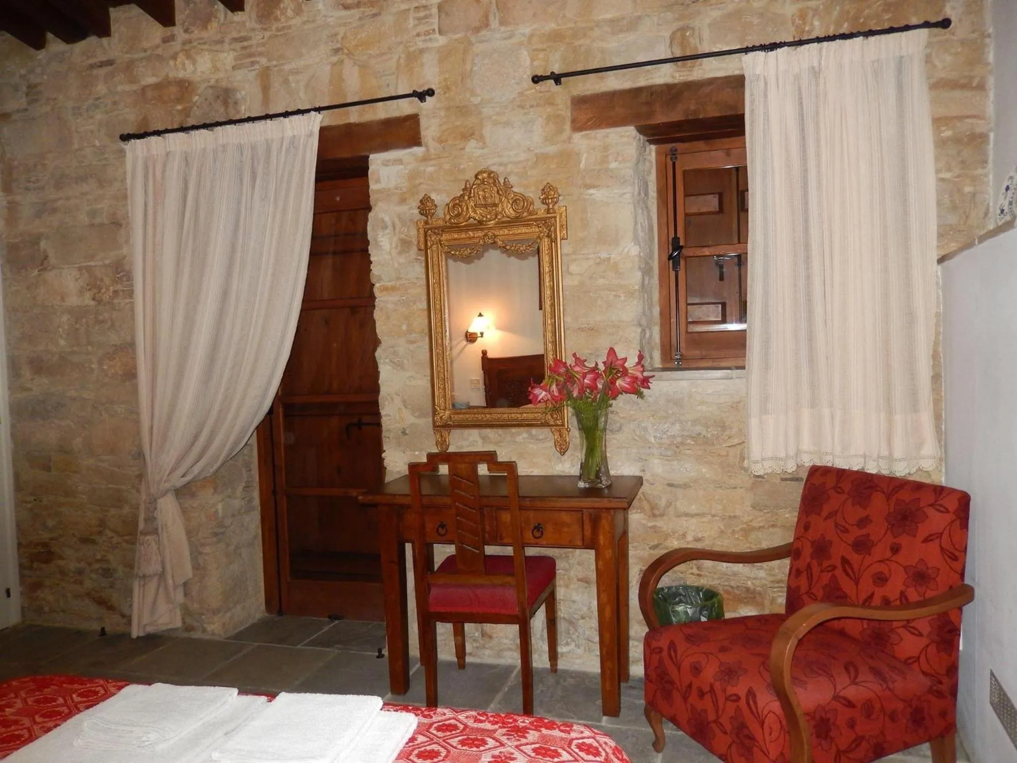 Seating area, Bed in Niki's House