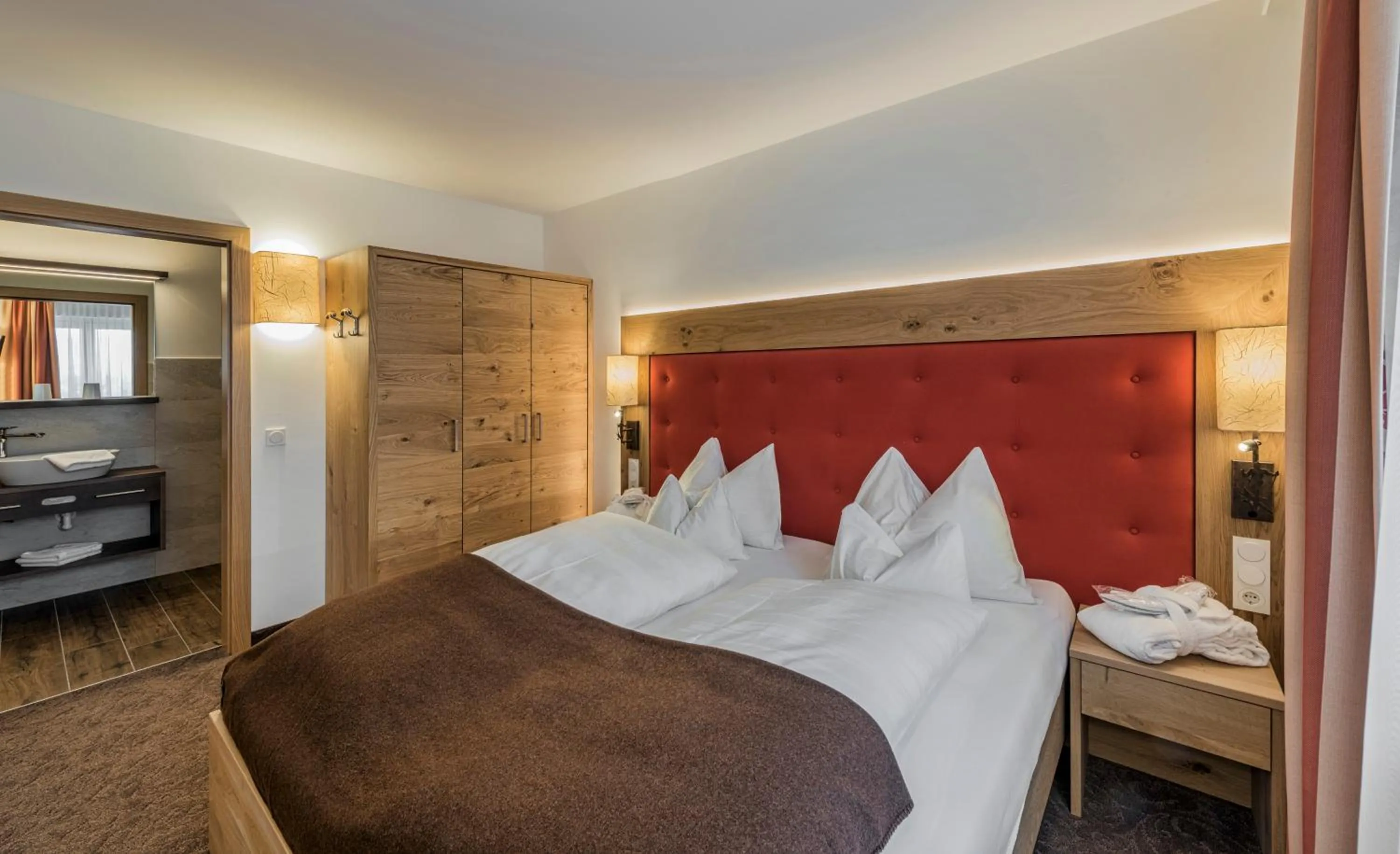 Bedroom, Bed in Hotel Alpenland