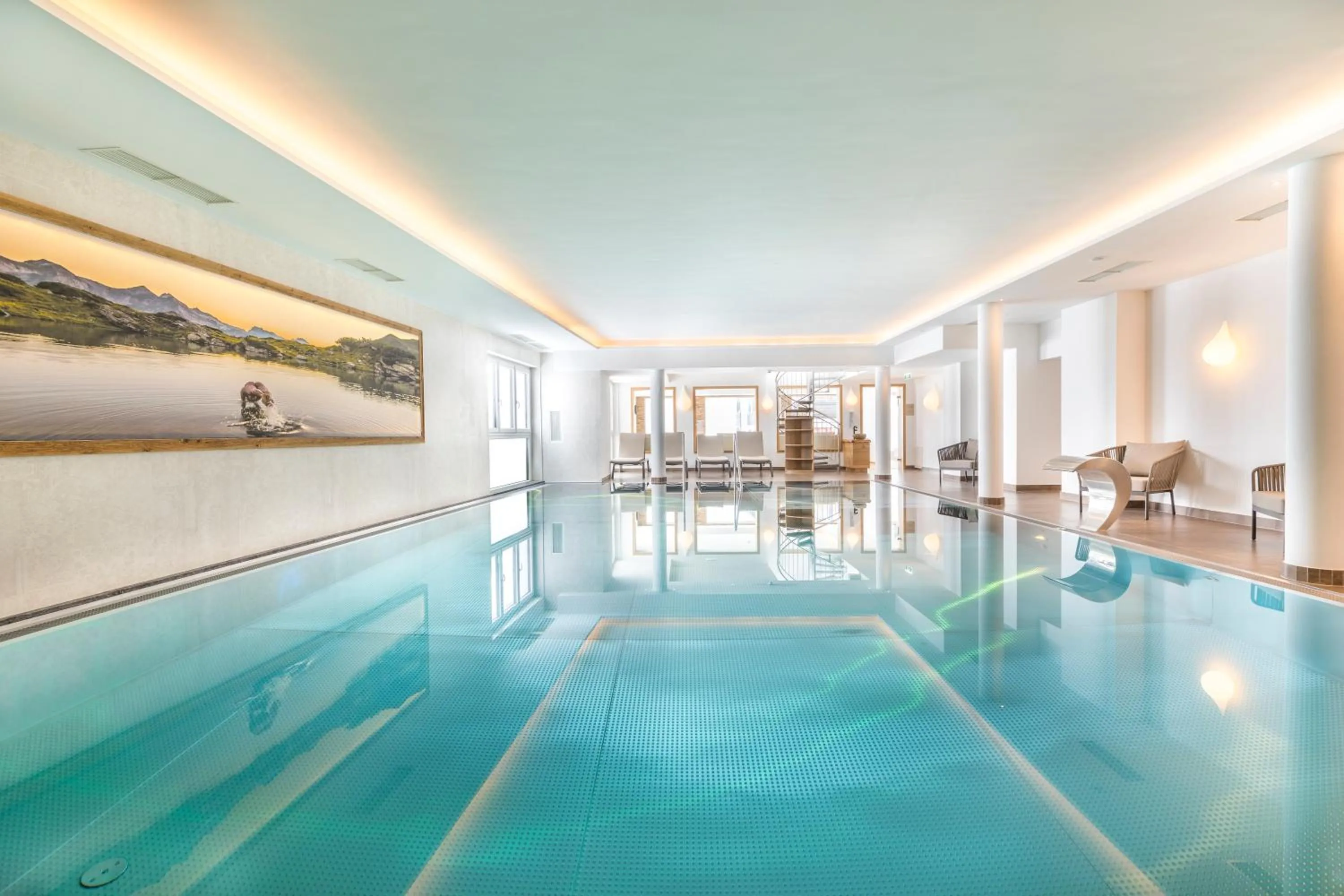 Swimming pool in Hotel Alpenland