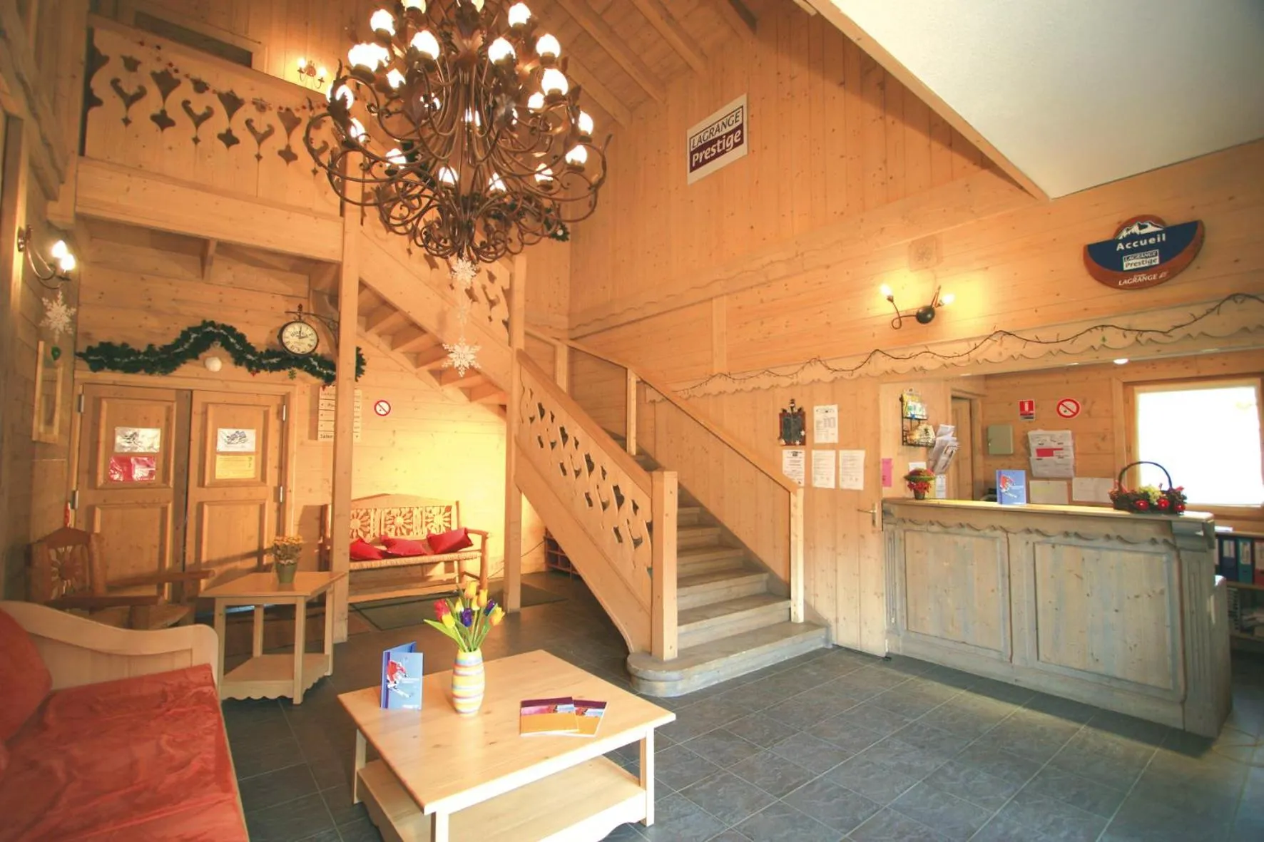 Lobby or reception in Lagrange Vacances Les Fermes de Samoëns
