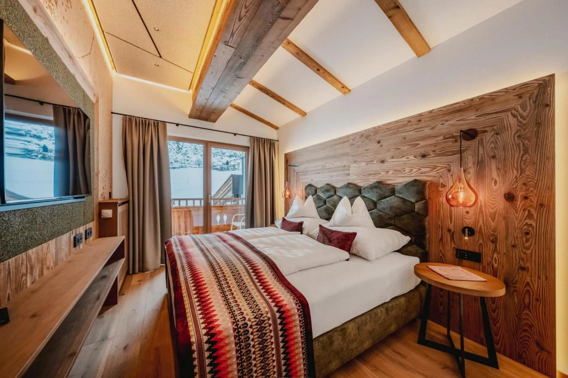 Bed in Alpenromantik-Hotel Wirlerhof