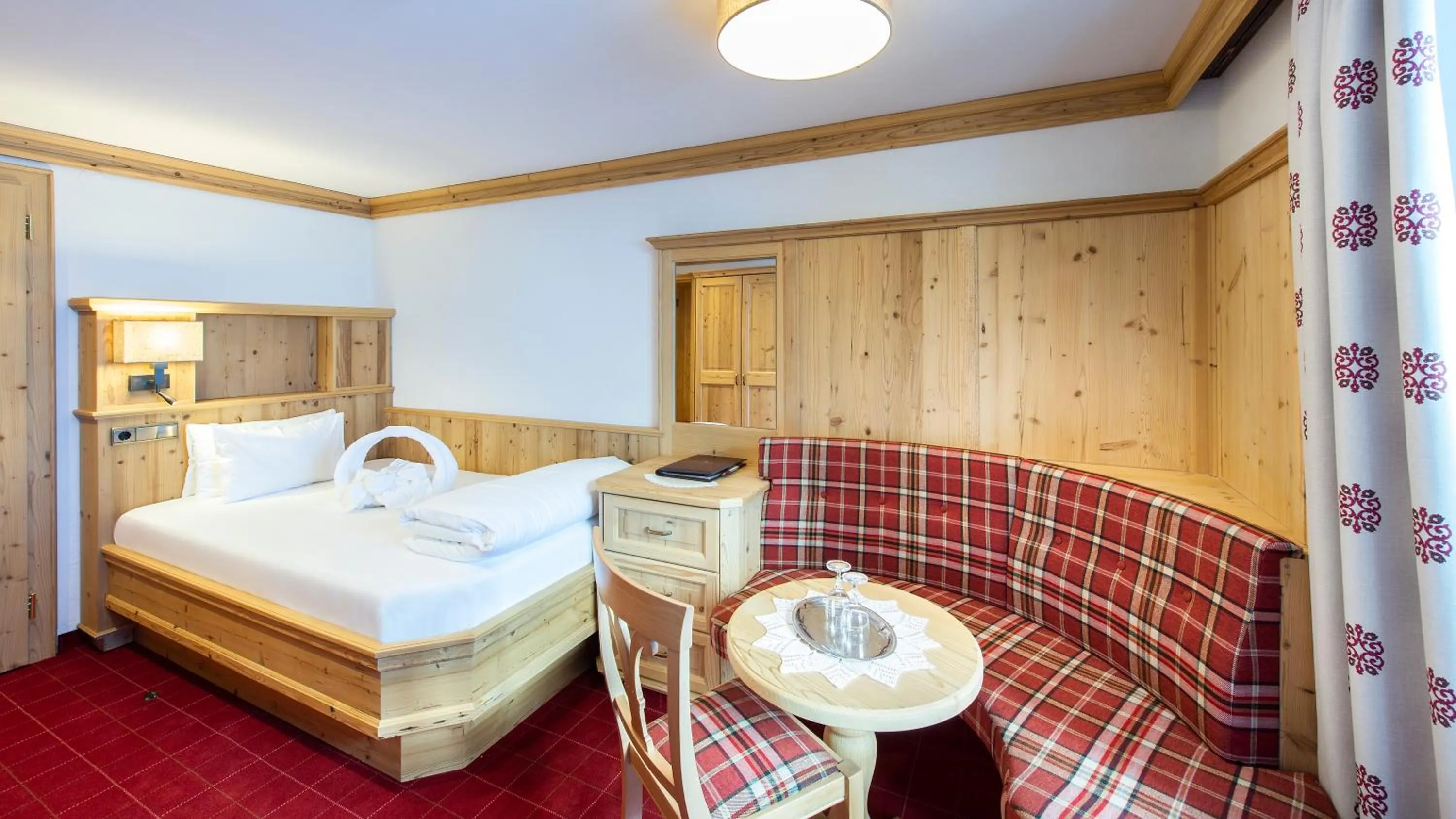 Decorative detail, Bed in Alpenromantik-Hotel Wirlerhof