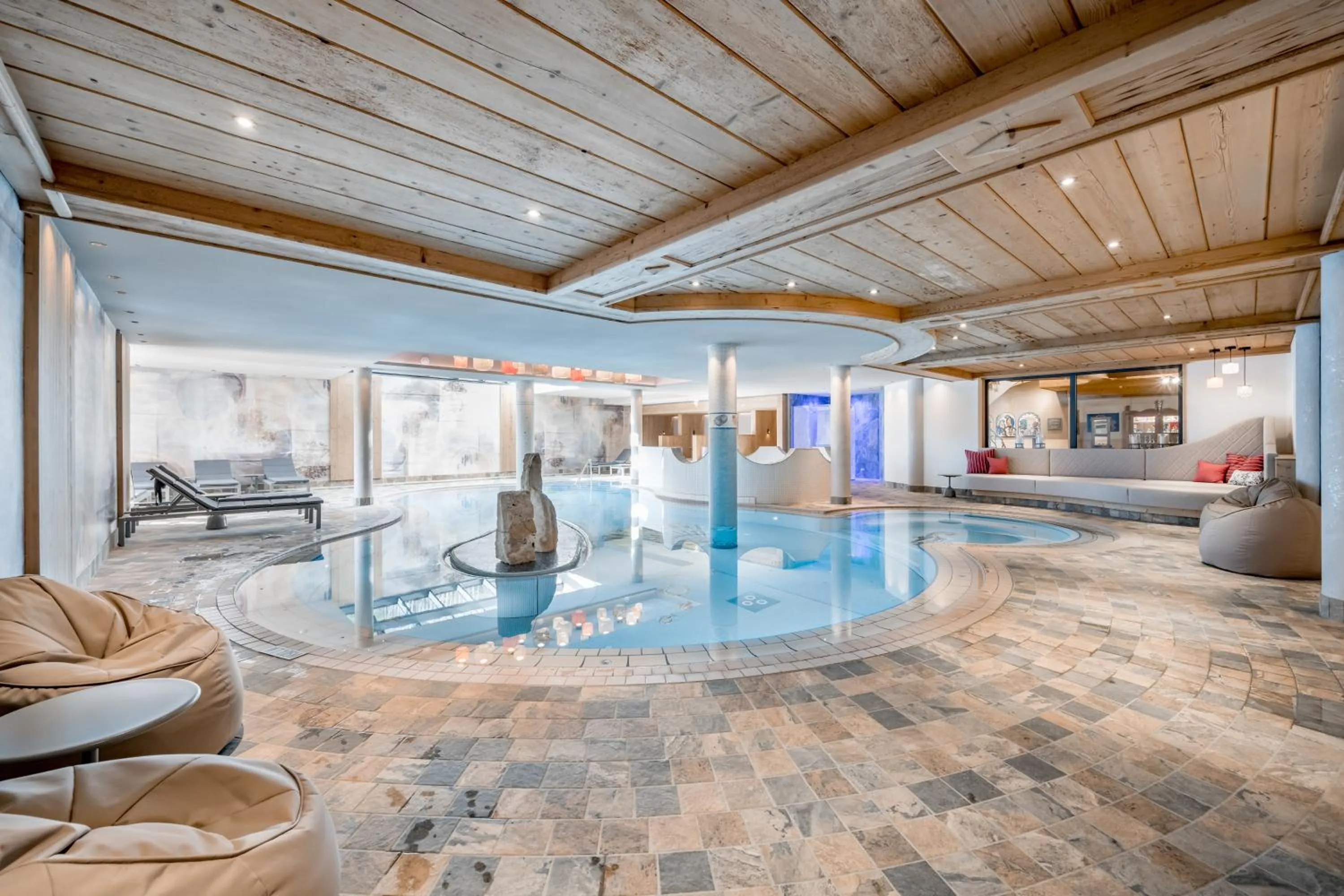 Swimming pool in Alpenromantik-Hotel Wirlerhof