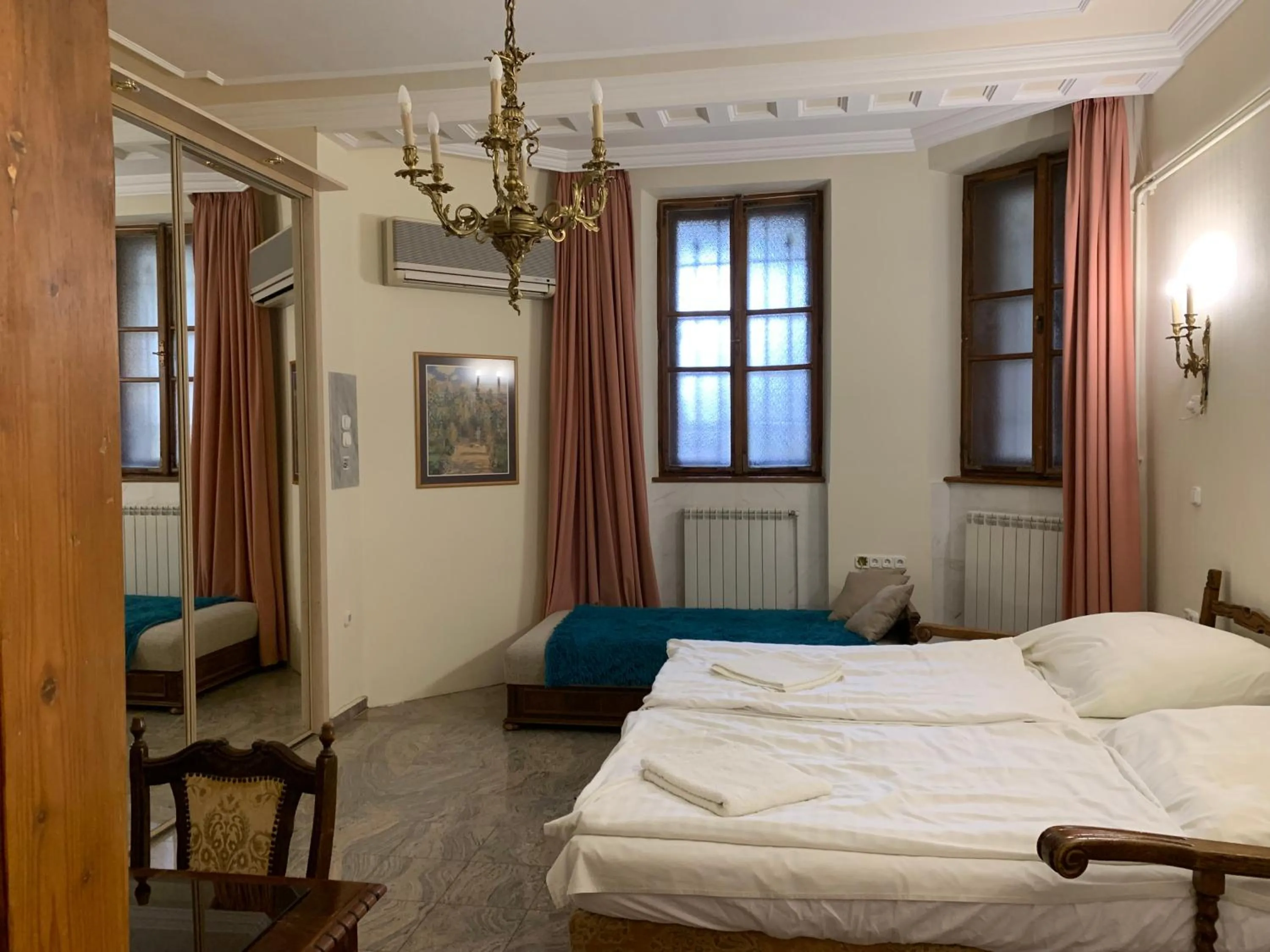 Photo of the whole room, Bed in Kalmár Panzió