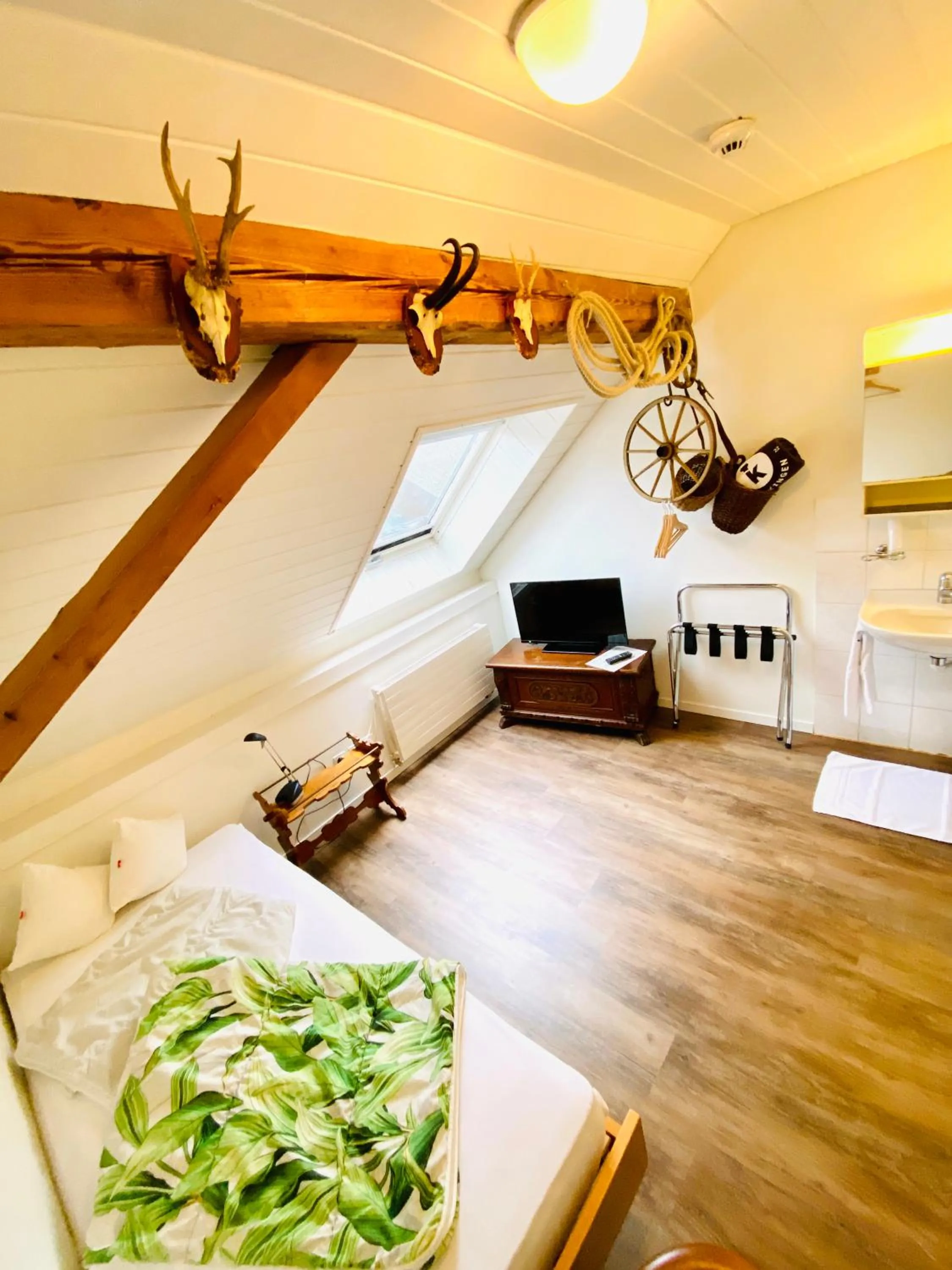 Bedroom, Bed in Gasthof Kreuz Egerkingen