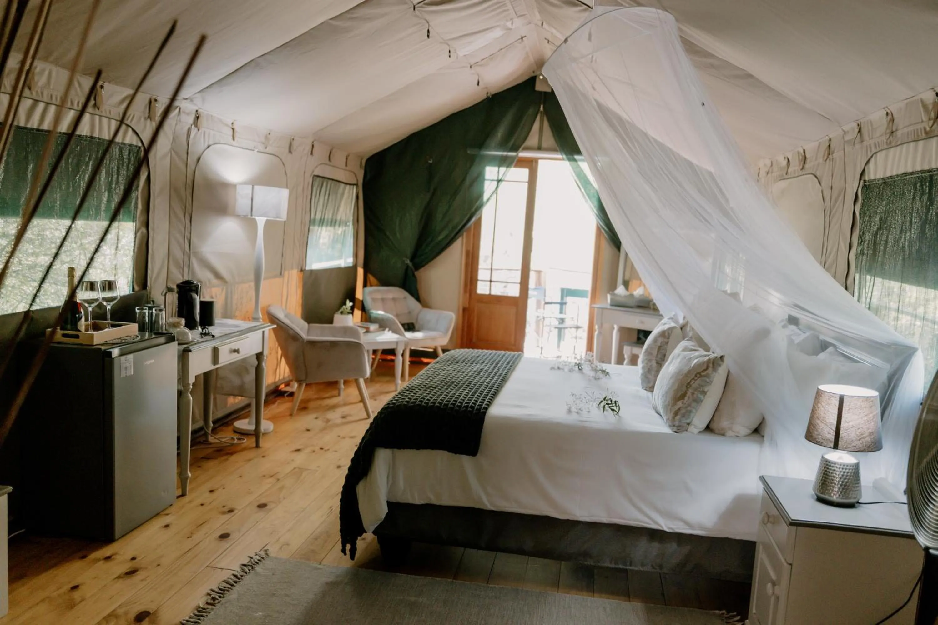 Bed in Chandelier Game Lodge