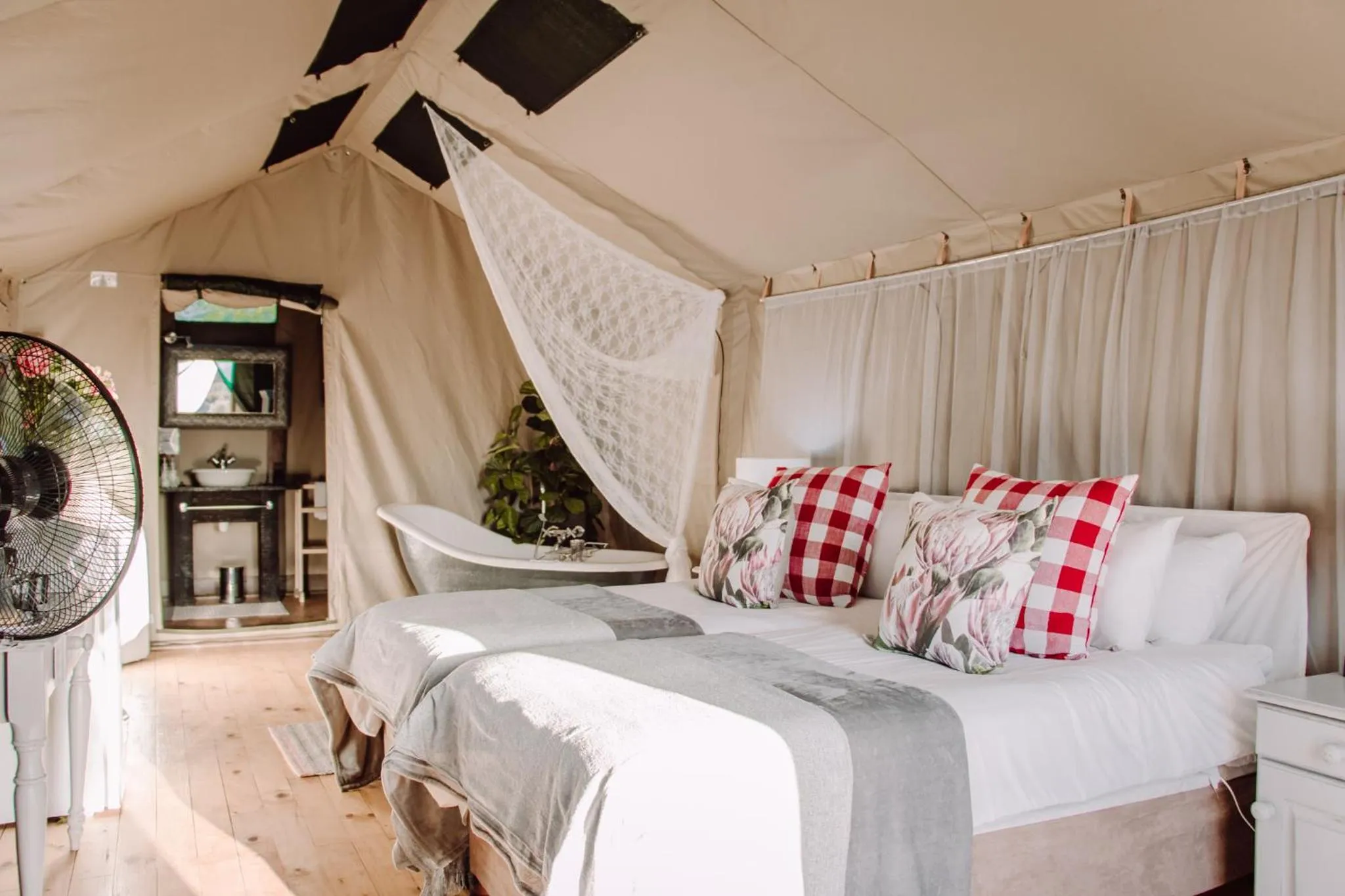 Bed in Chandelier Game Lodge