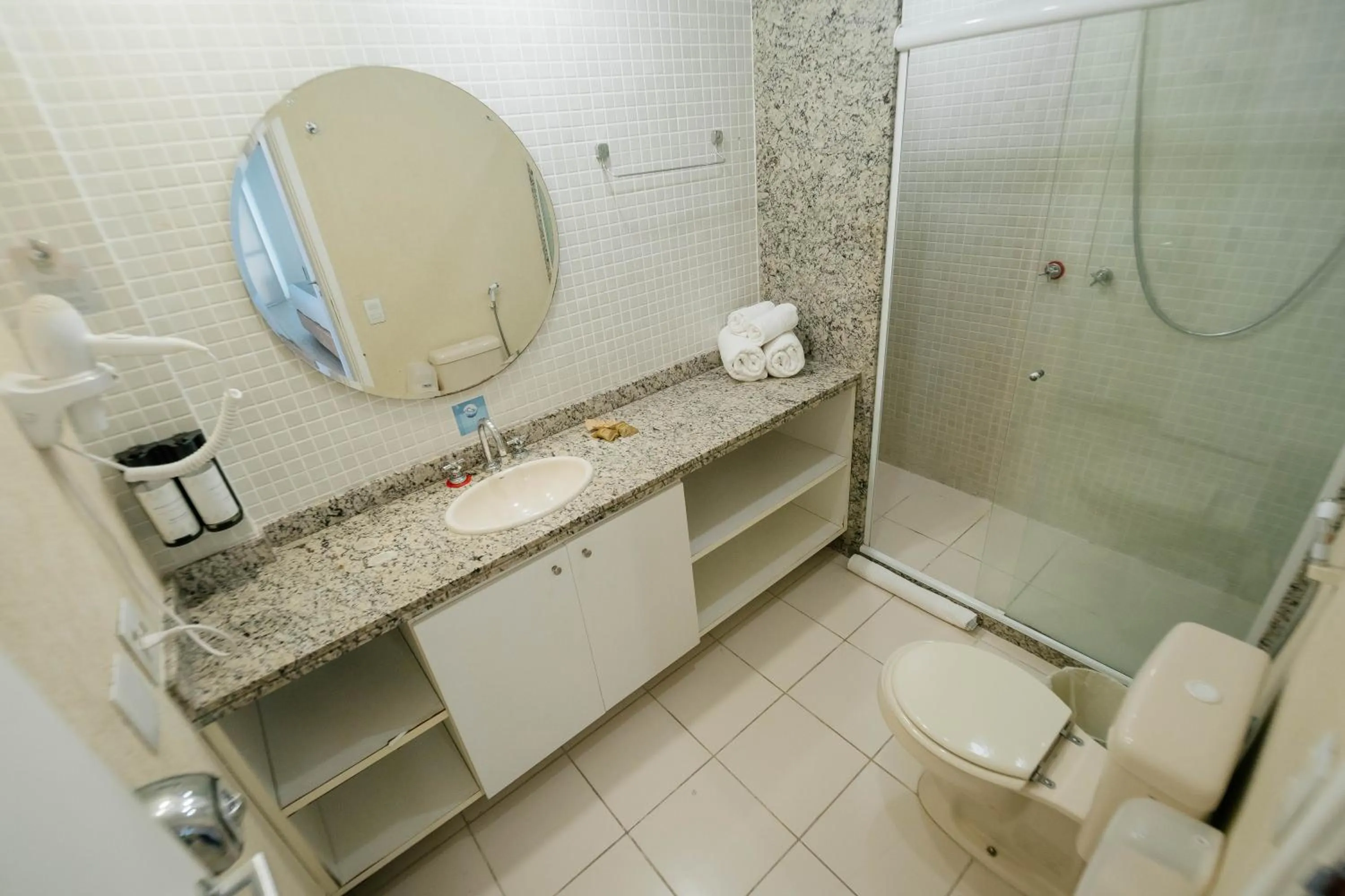Bathroom in Hotel Orizzonte Niteroi by Atlantica