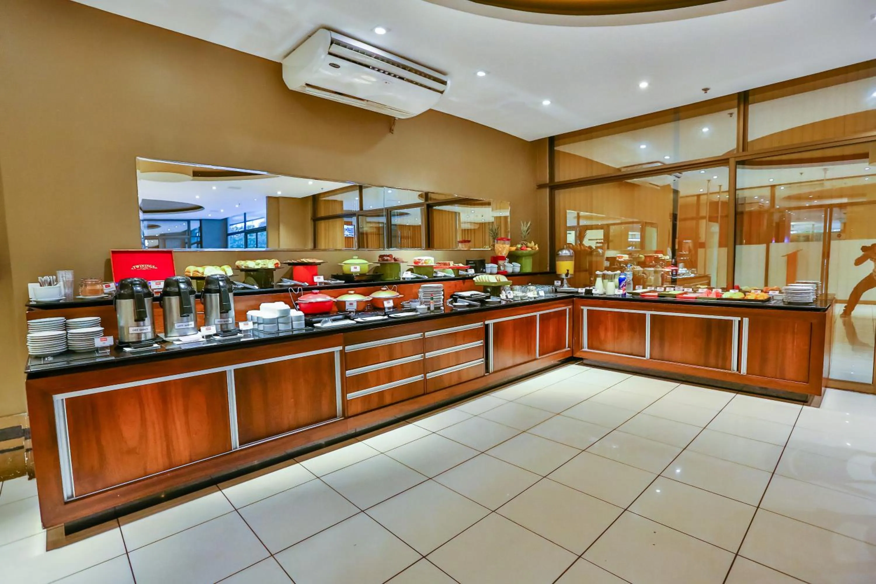 Restaurant/places to eat in Hotel Orizzonte Niteroi by Atlantica