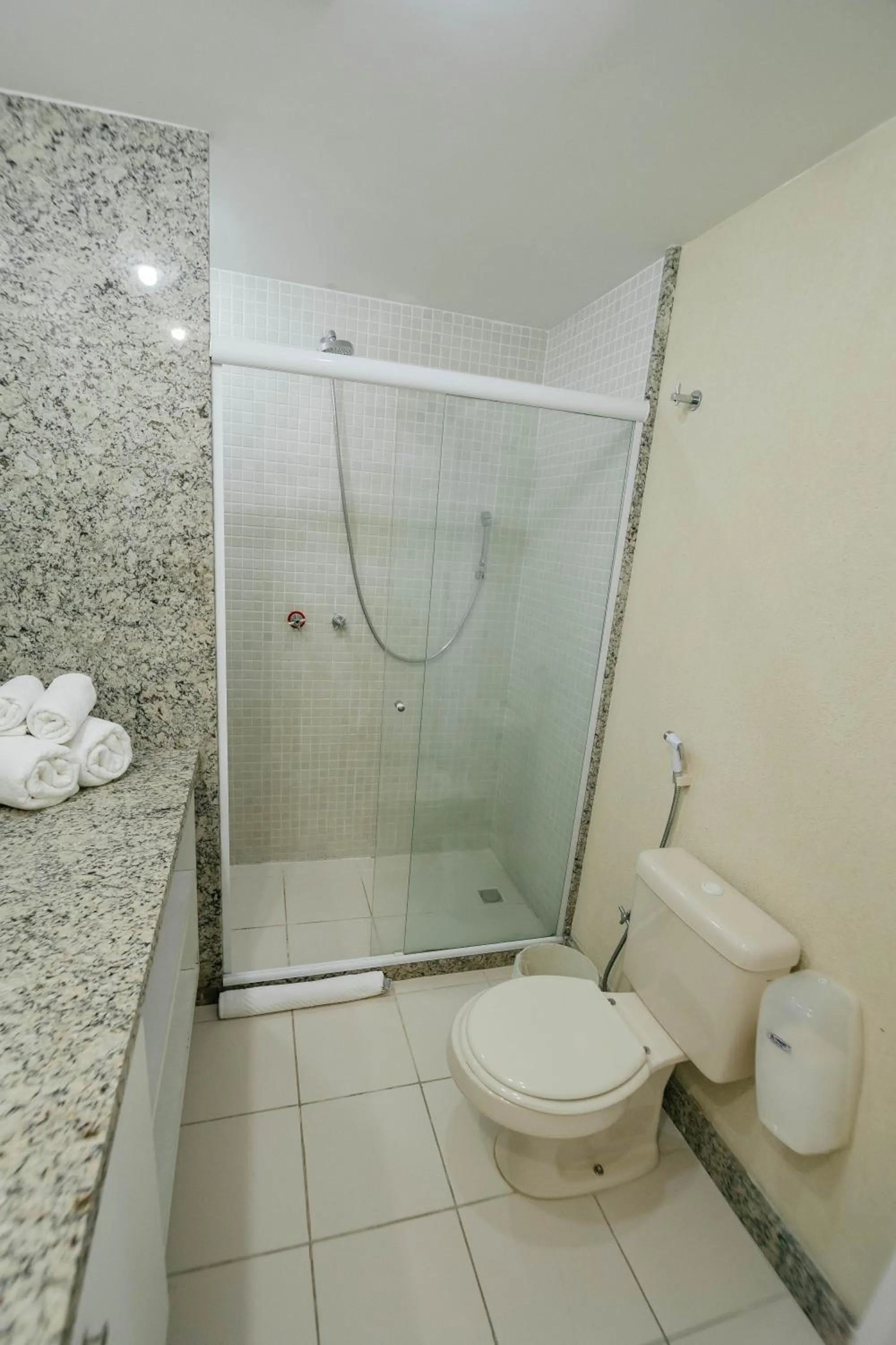 Bathroom in Hotel Orizzonte Niteroi by Atlantica