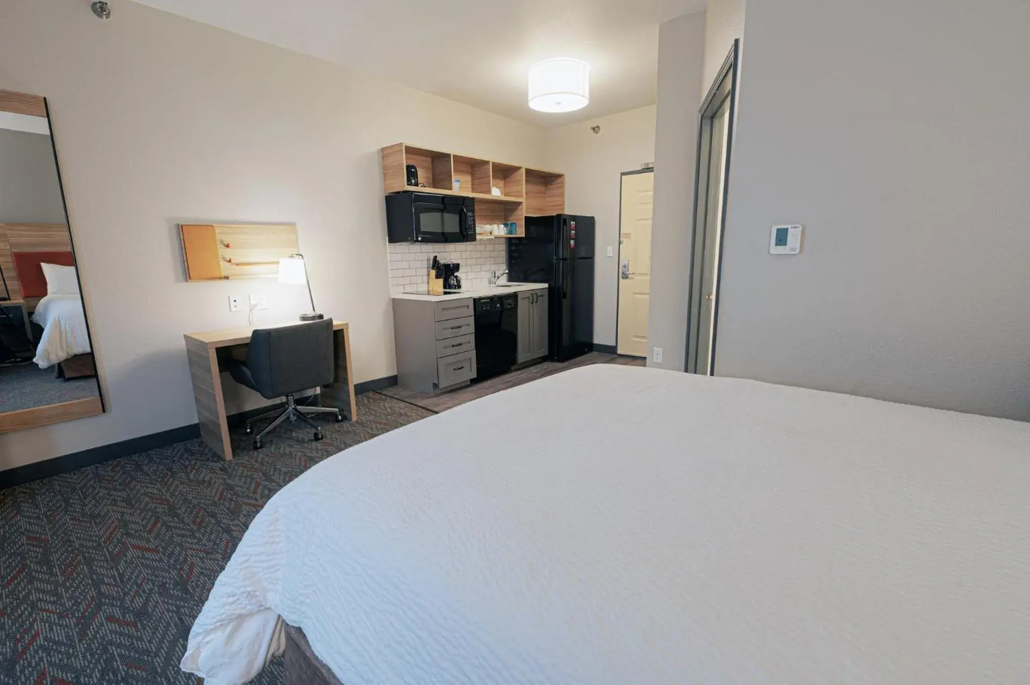 One-Bedroom Queen Suite -Non-Smoking in Candlewood Suites Merrillville by IHG One-Bedroom Queen Suite -Non-Smoking in Candlewood Suites Merrillville by IHG