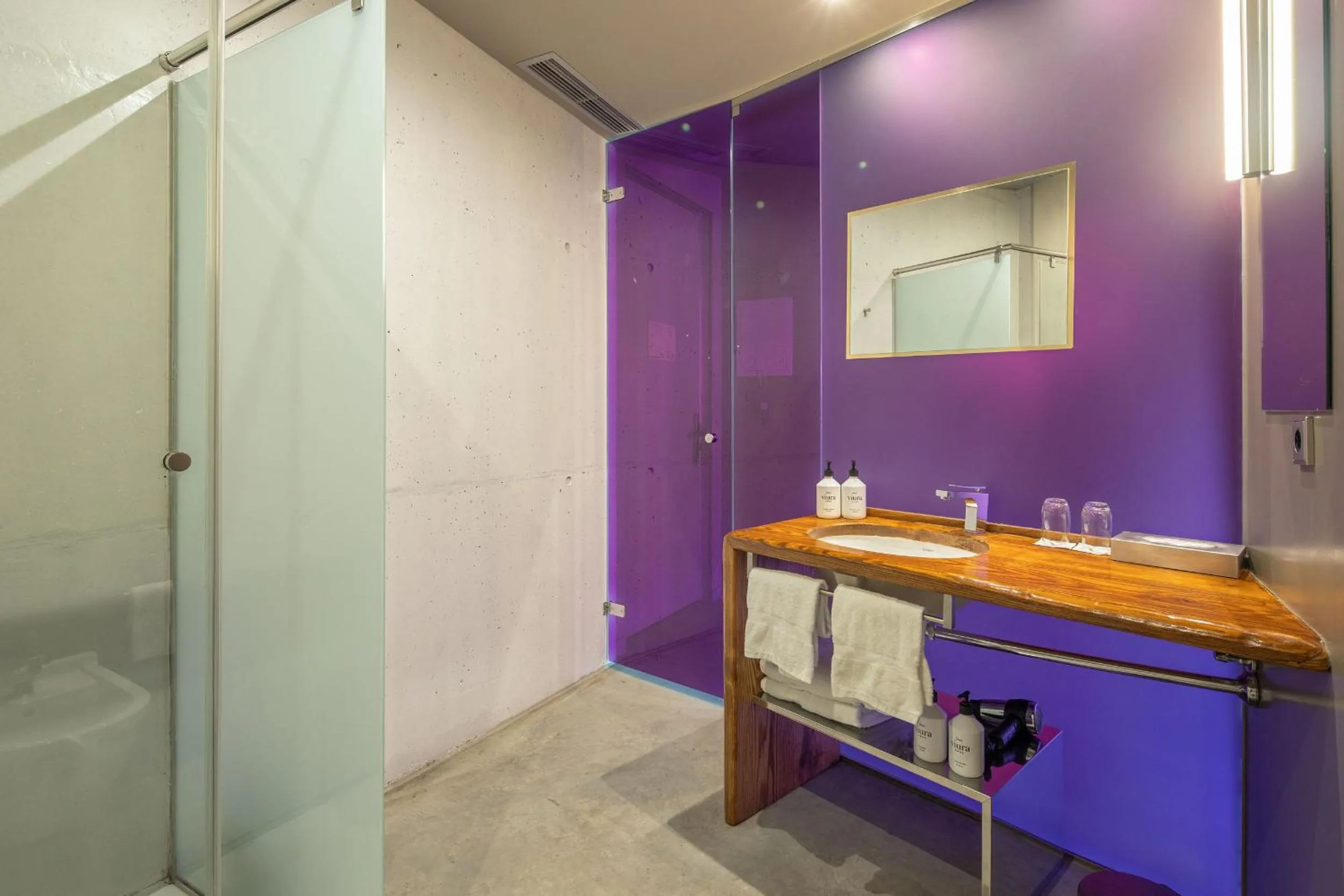 Bathroom in Hotel Viura