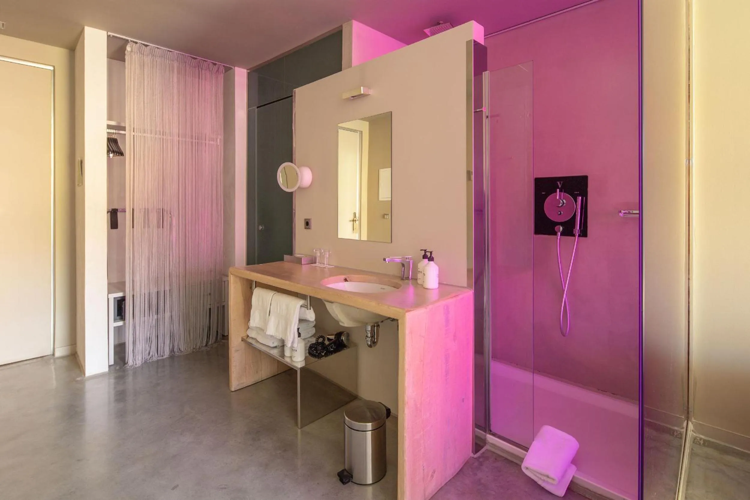 Bathroom in Hotel Viura