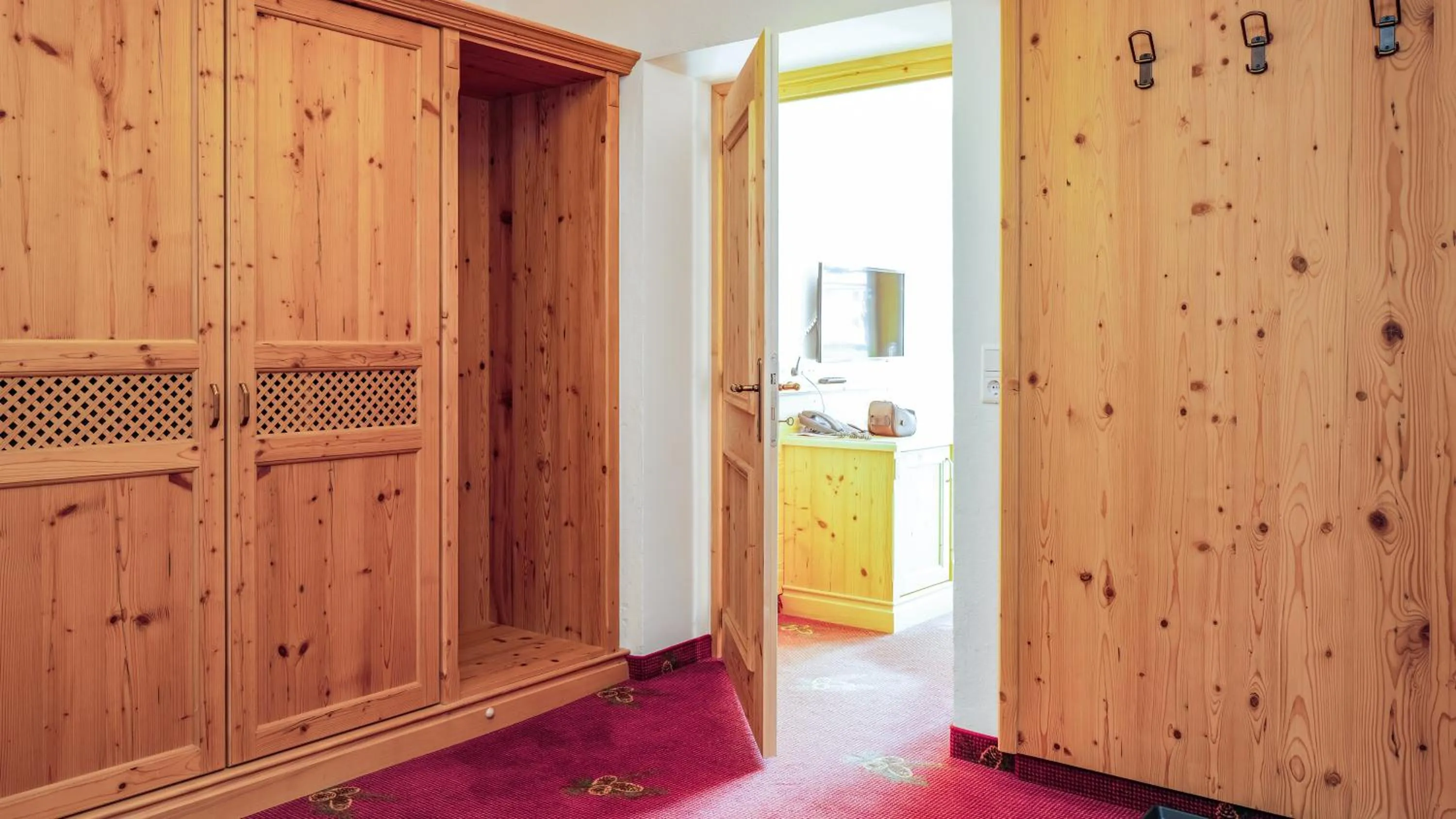 wardrobe in Alpenresort Fluchthorn