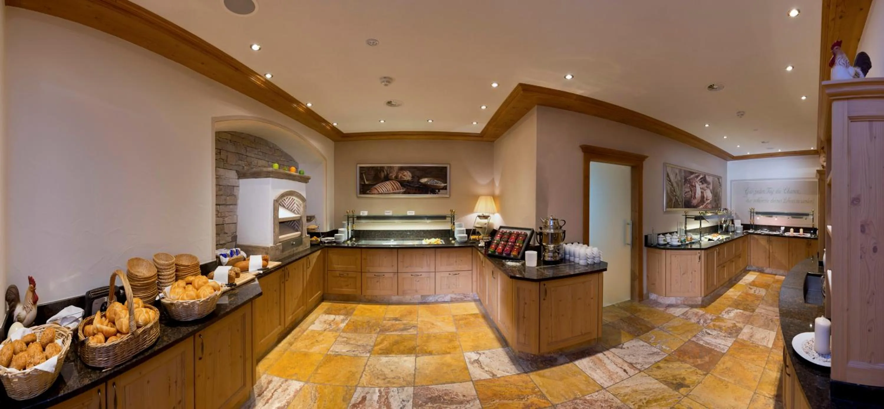 Buffet breakfast in Alpenresort Fluchthorn