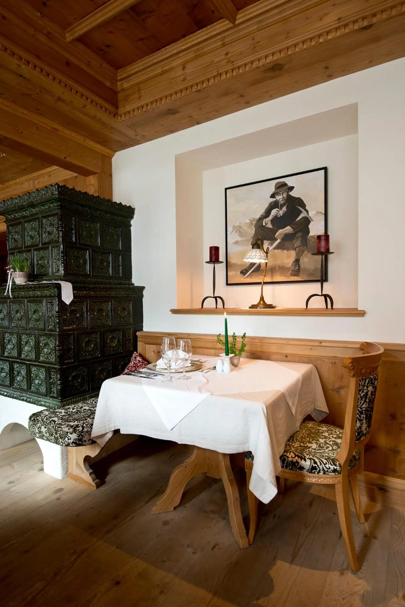 Dining area, Bed in Alpenresort Fluchthorn