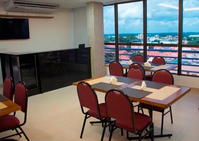 Restaurant/places to eat in Lis Hotel