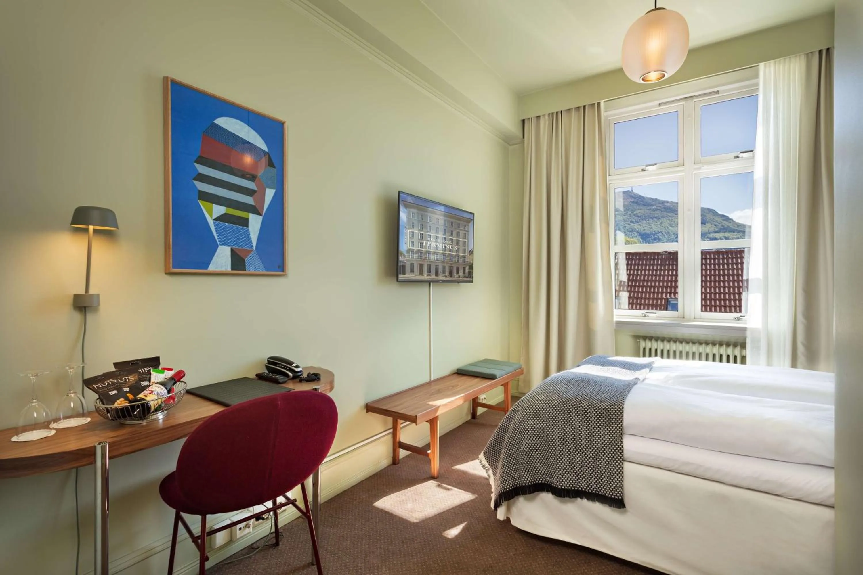 Photo of the whole room, Bed in Grand Hotel Terminus