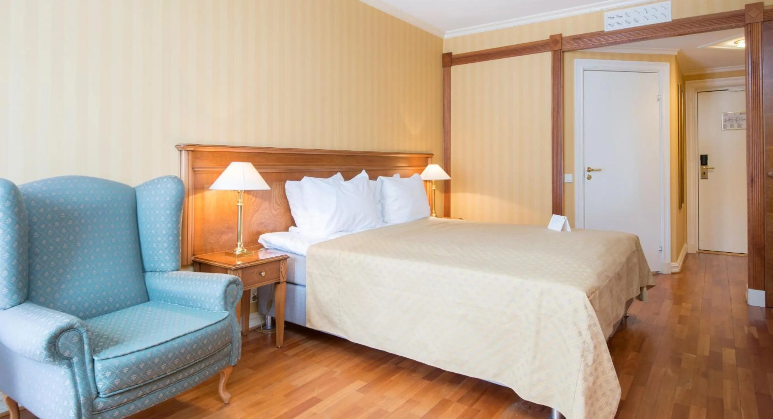 Bedroom, Bed in Losby Gods Manor