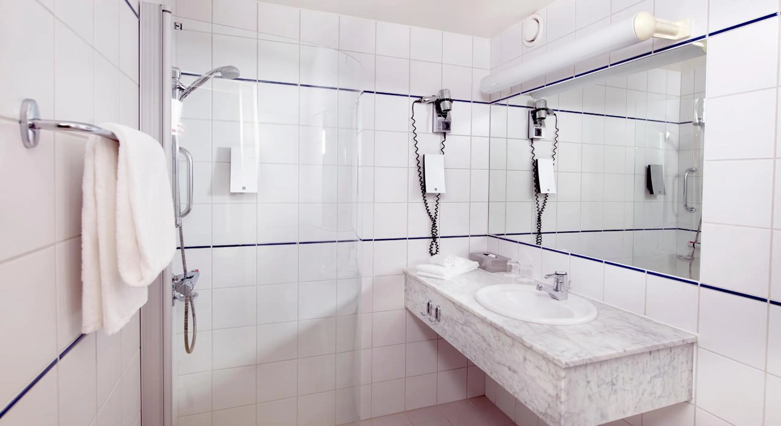 Bathroom in Home Hotel Arcticus