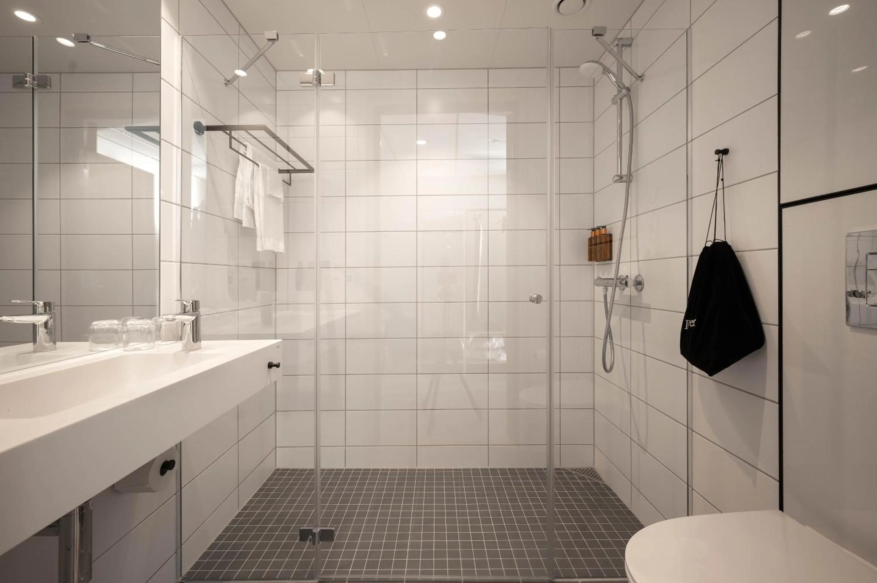 Shower in Home Hotel Arcticus