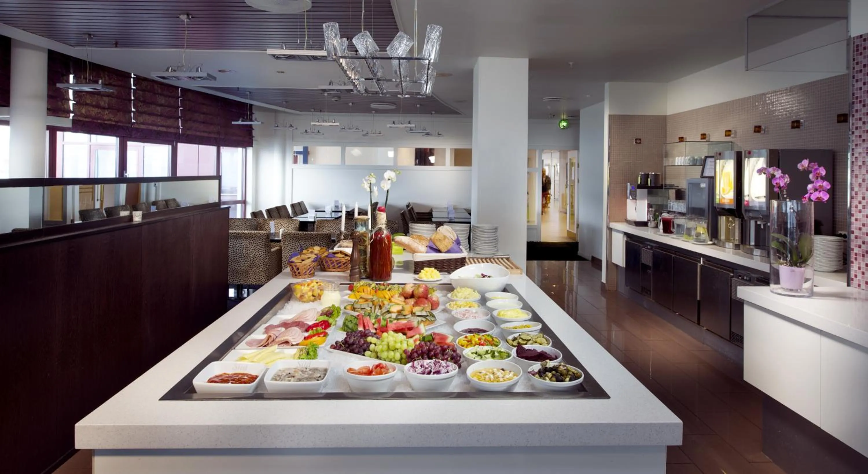 Restaurant/places to eat in Home Hotel Arcticus